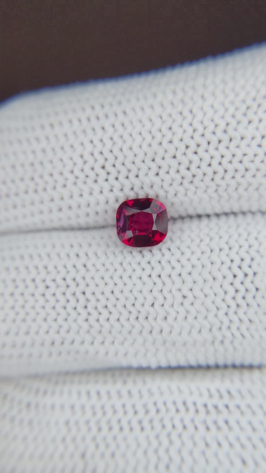0.93 Ct. Spinel from Burma (Myanmar) Size Video