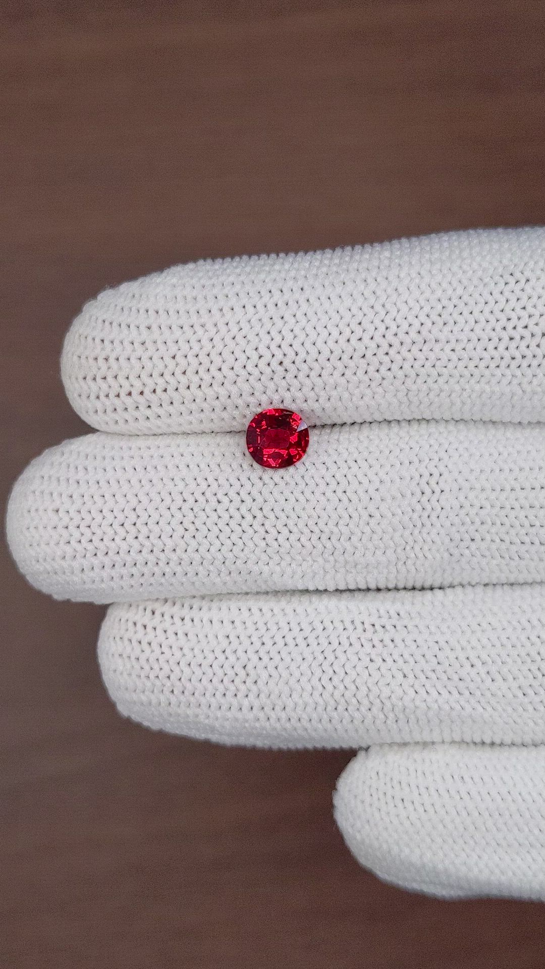 0.95 Ct. Spinel from Burma (Myanmar) Size Video