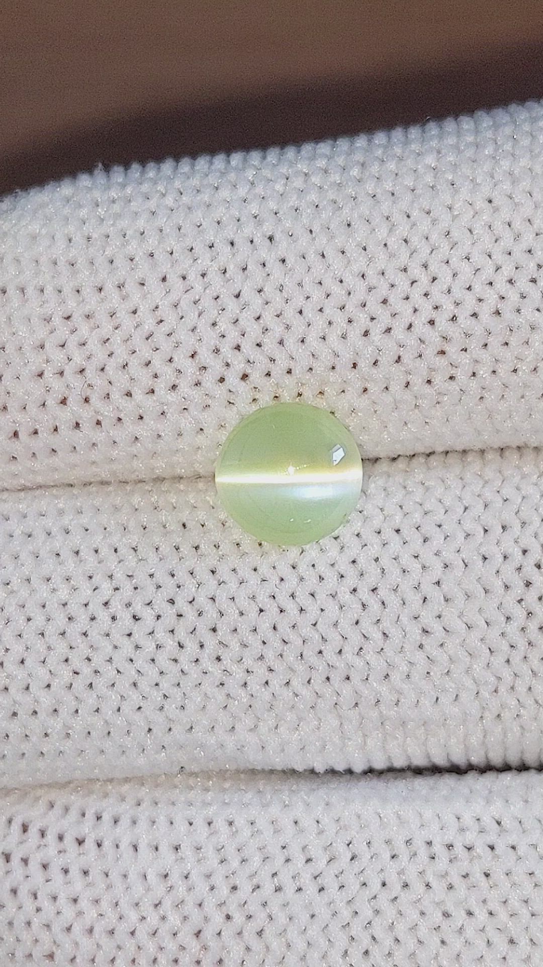 2.63 Ct. Cabochon Chrysoberyl from Ceylon (Sri Lanka) Size Video