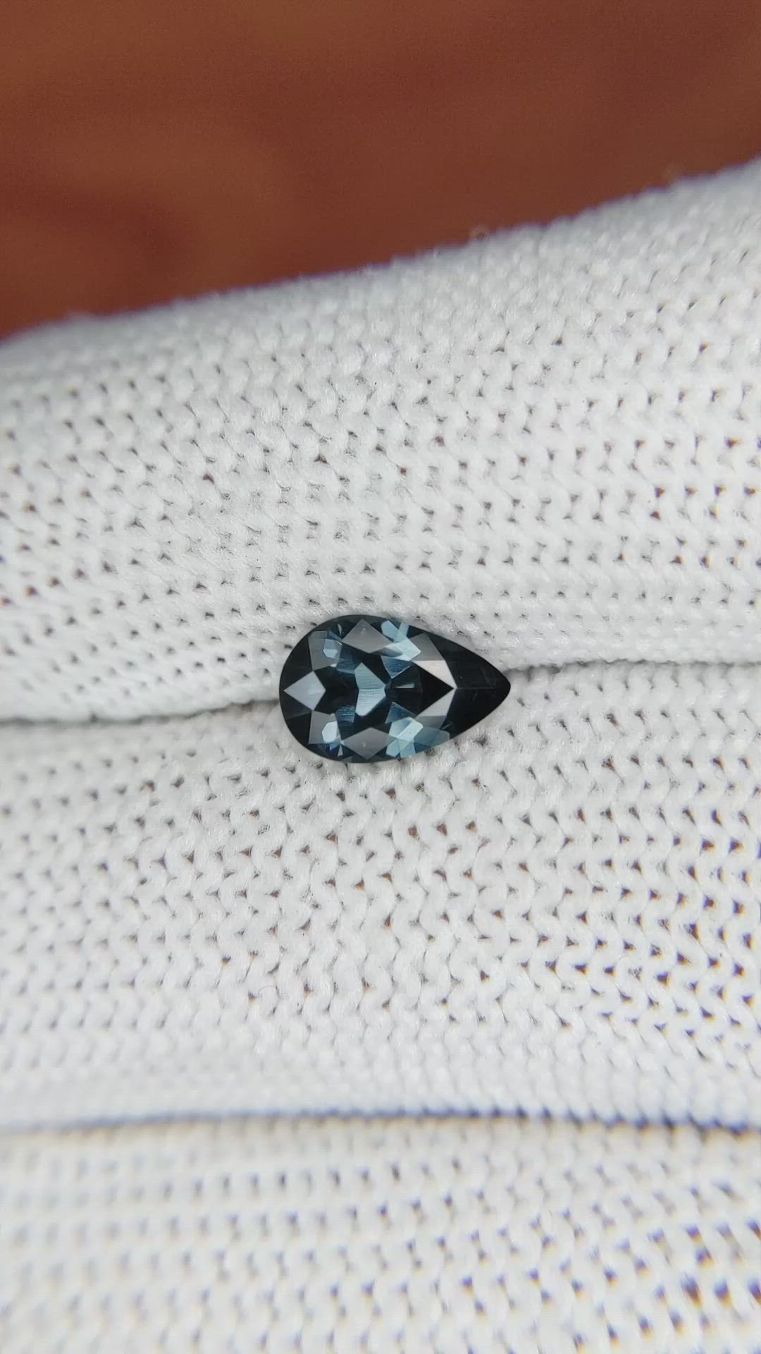 1.01 Ct. Spinel from Ceylon (Sri Lanka) Size Video
