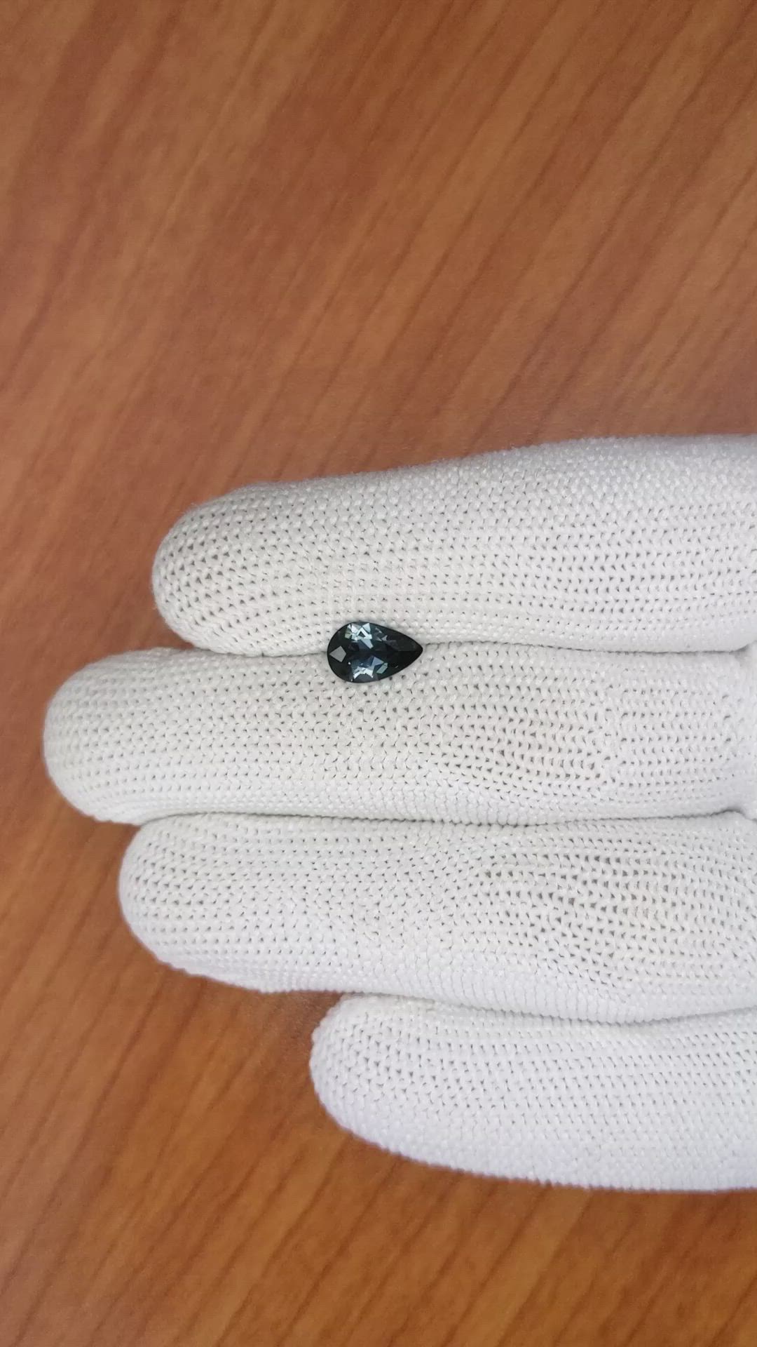 1.01 Ct. Spinel from Ceylon (Sri Lanka) Size Video