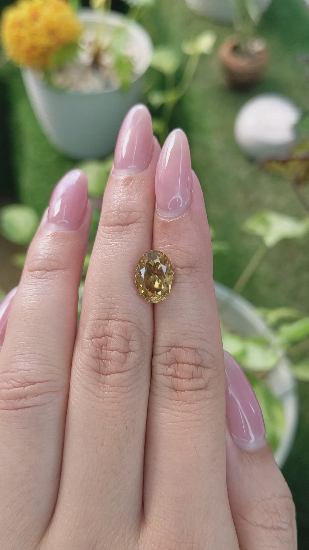 5.71 Ct. Zircon from Ceylon (Sri Lanka) Size Video