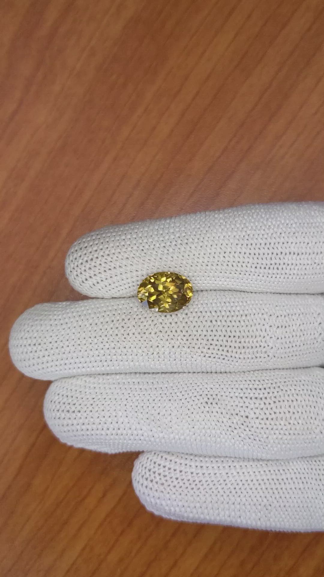 5.71 Ct. Zircon from Ceylon (Sri Lanka) Size Video