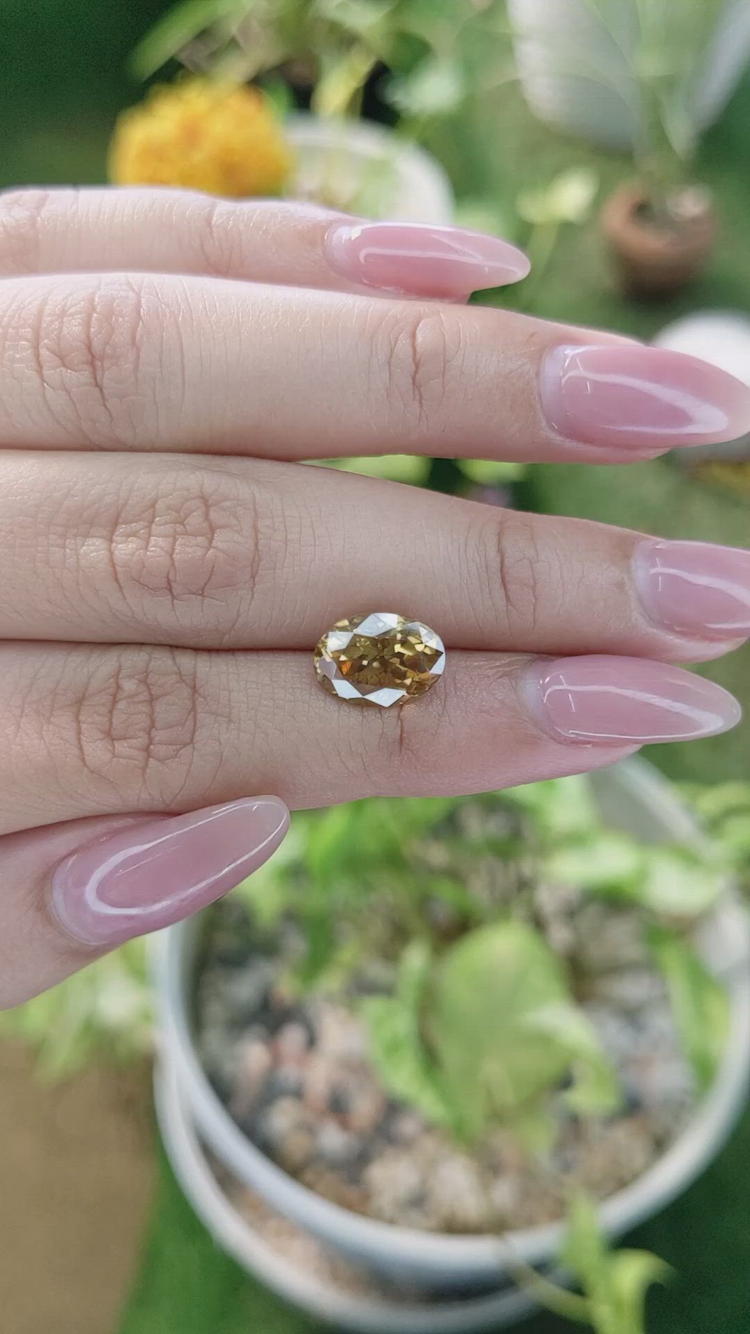 5.71 Ct. Zircon from Ceylon (Sri Lanka) Size Video