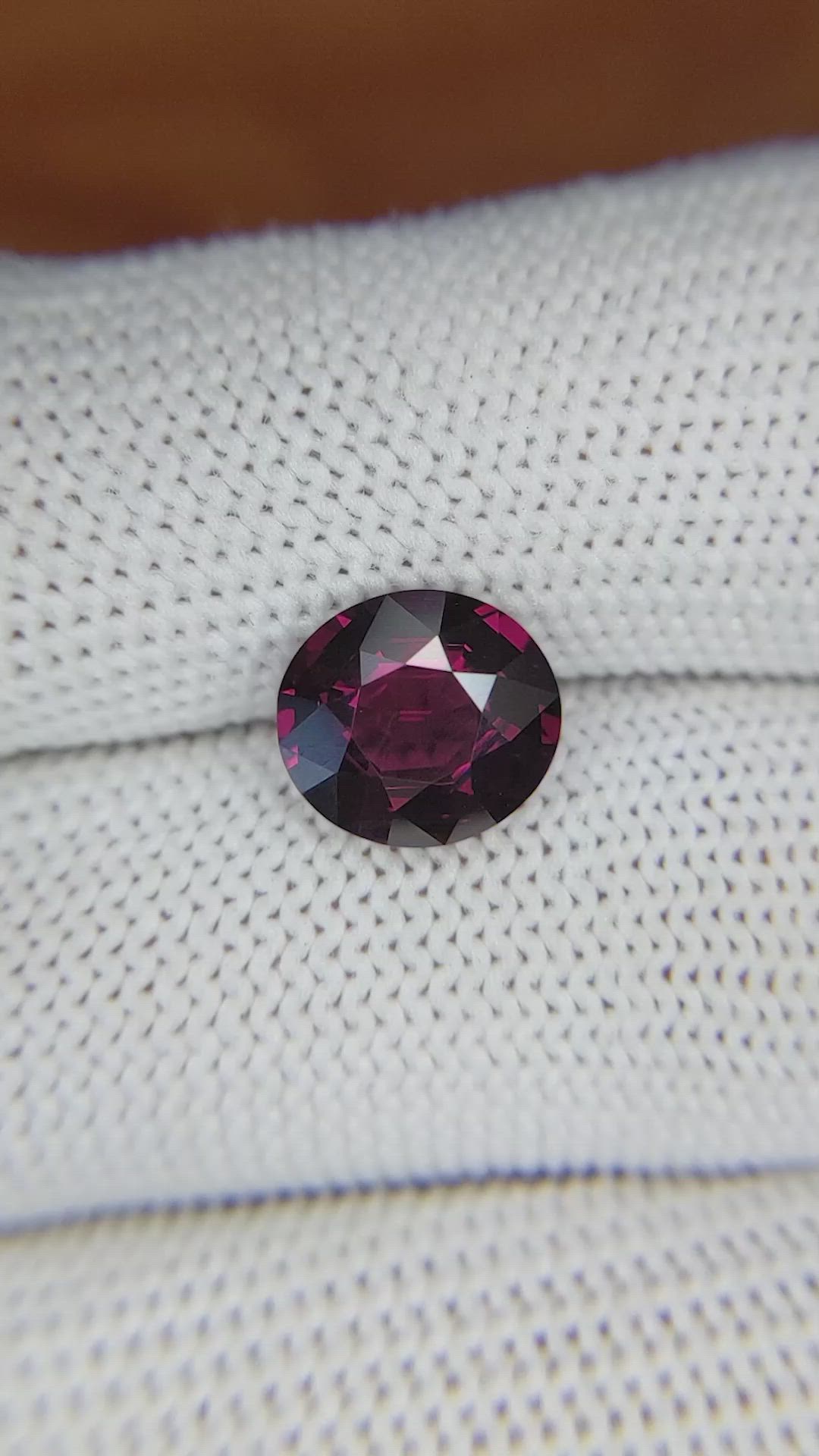 3.05 Ct. Garnet from Ceylon (Sri Lanka) Size Video
