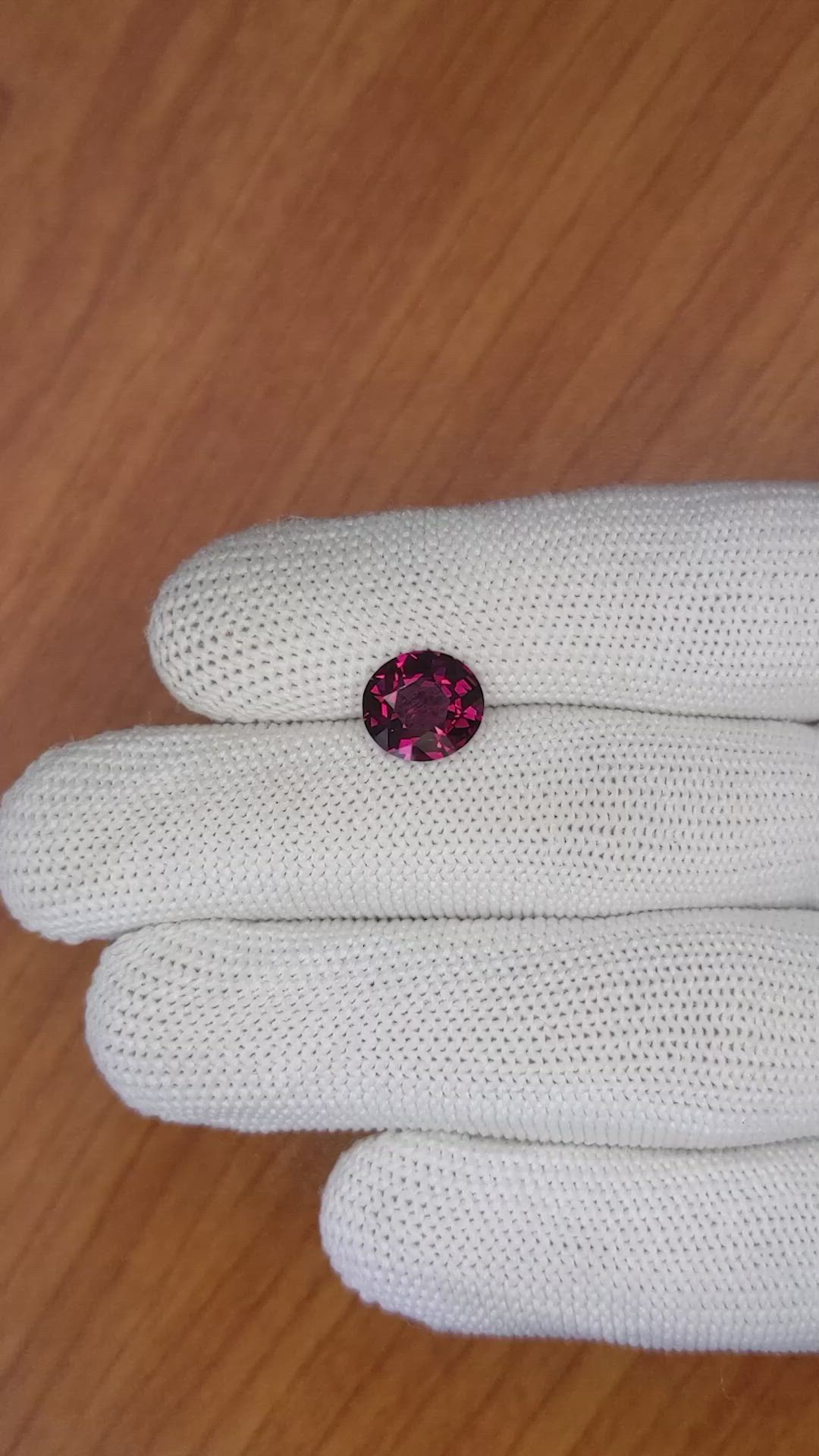 3.05 Ct. Garnet from Ceylon (Sri Lanka) Size Video