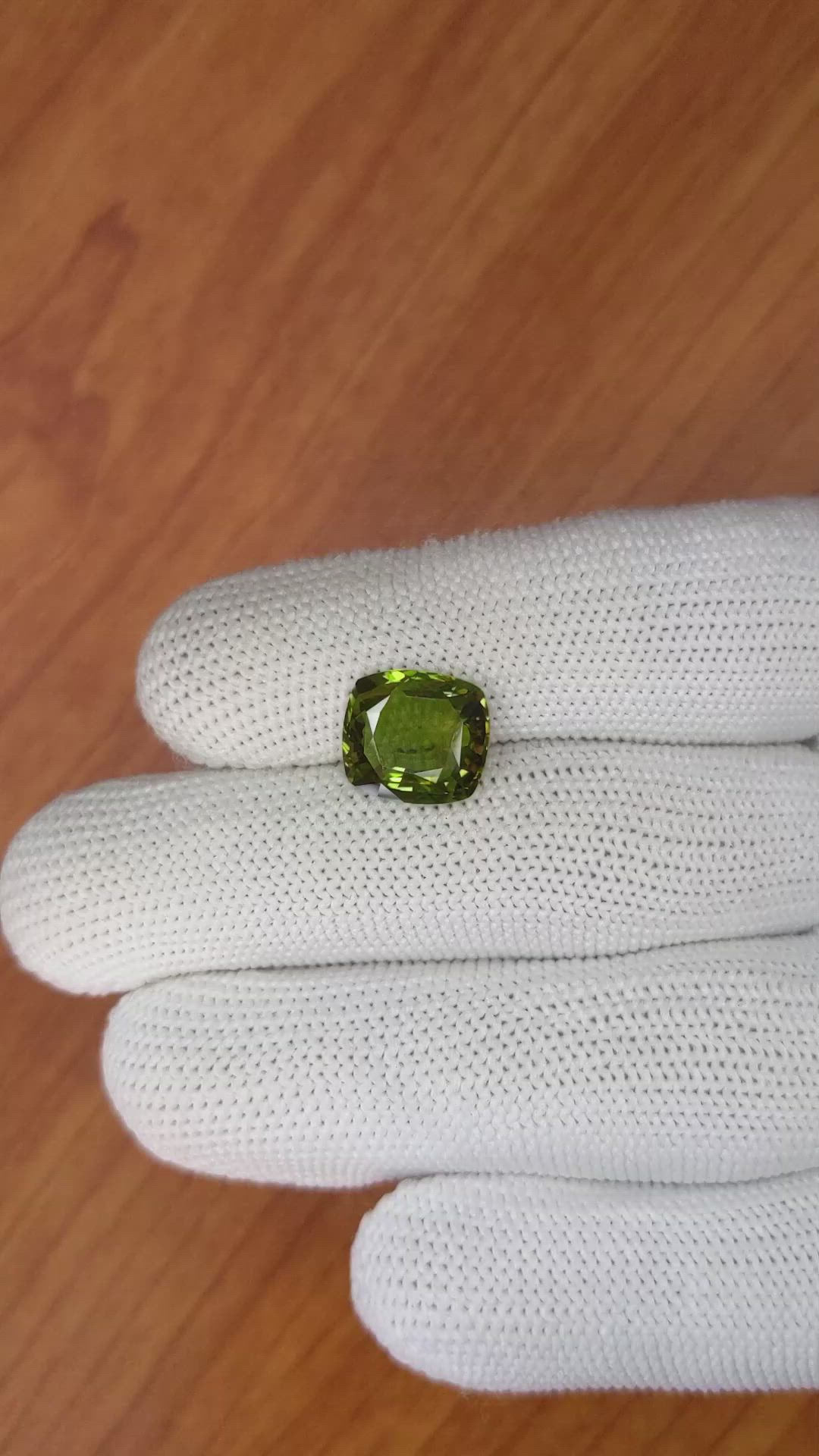 5.00 Ct. Alexandrite from Ceylon (Sri Lanka) Size Video