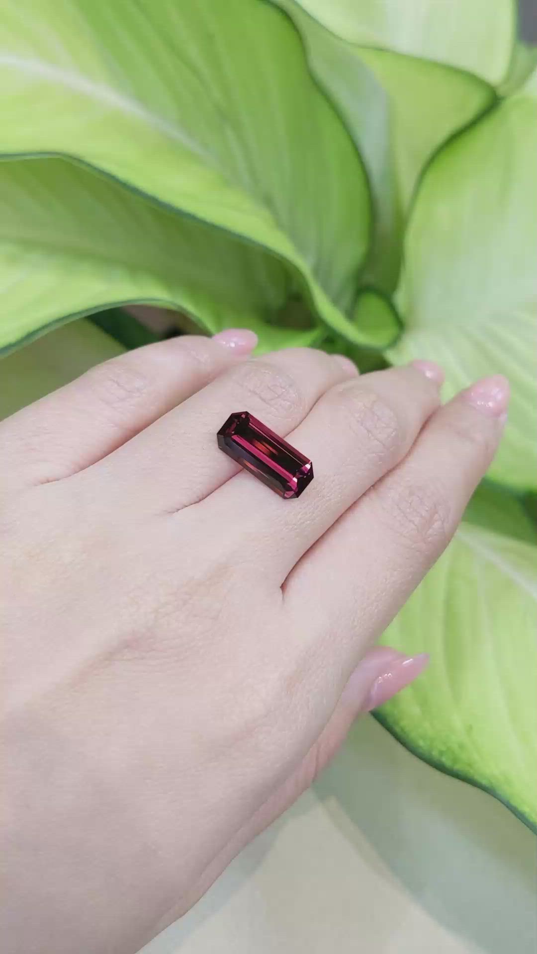 5.30 Ct. Garnet from Ceylon (Sri Lanka) Size Video