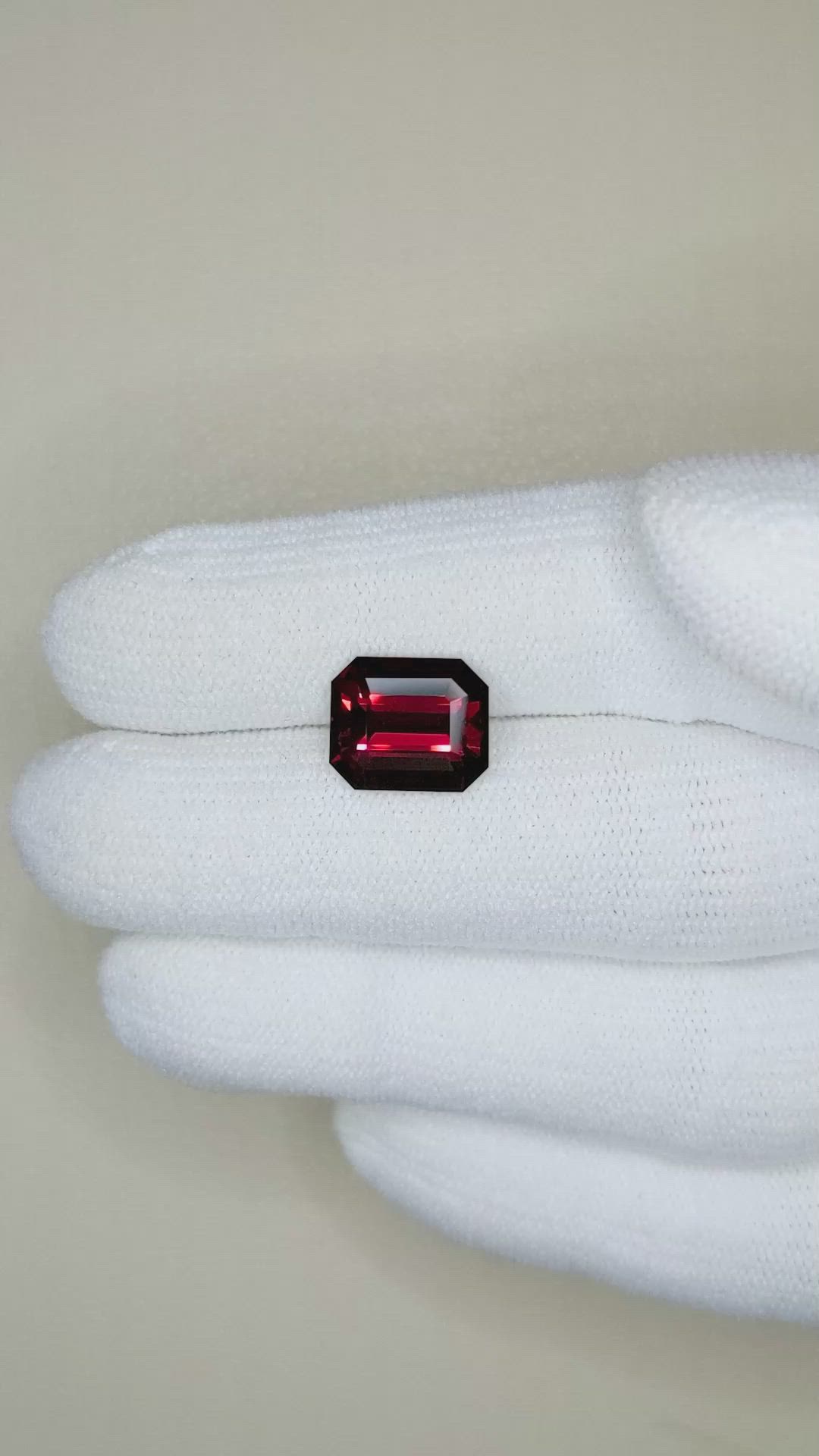 3.73 Ct. Garnet from Ceylon (Sri Lanka) Size Video