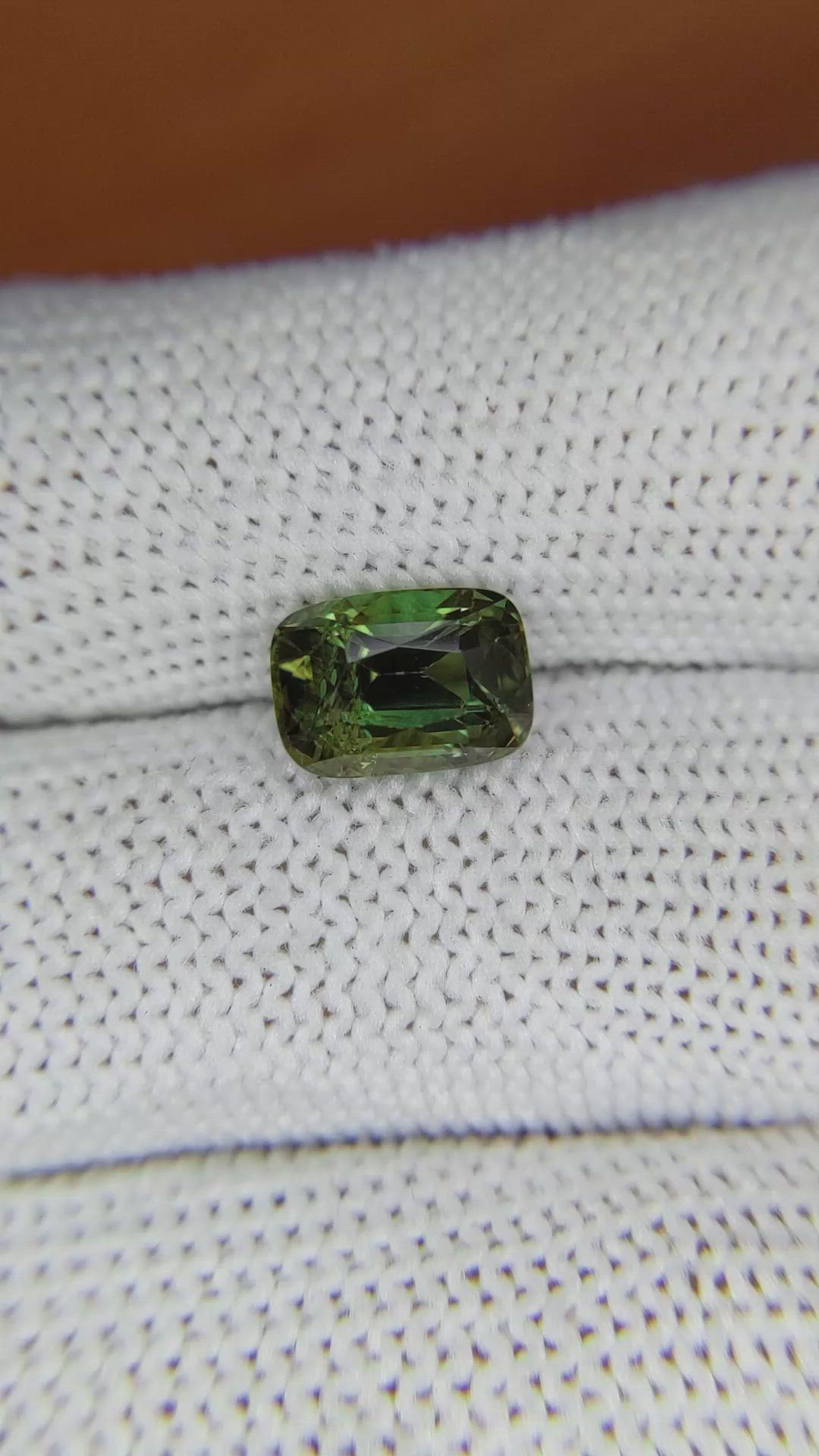 3.02 Ct. Alexandrite from Ceylon (Sri Lanka) Size Video