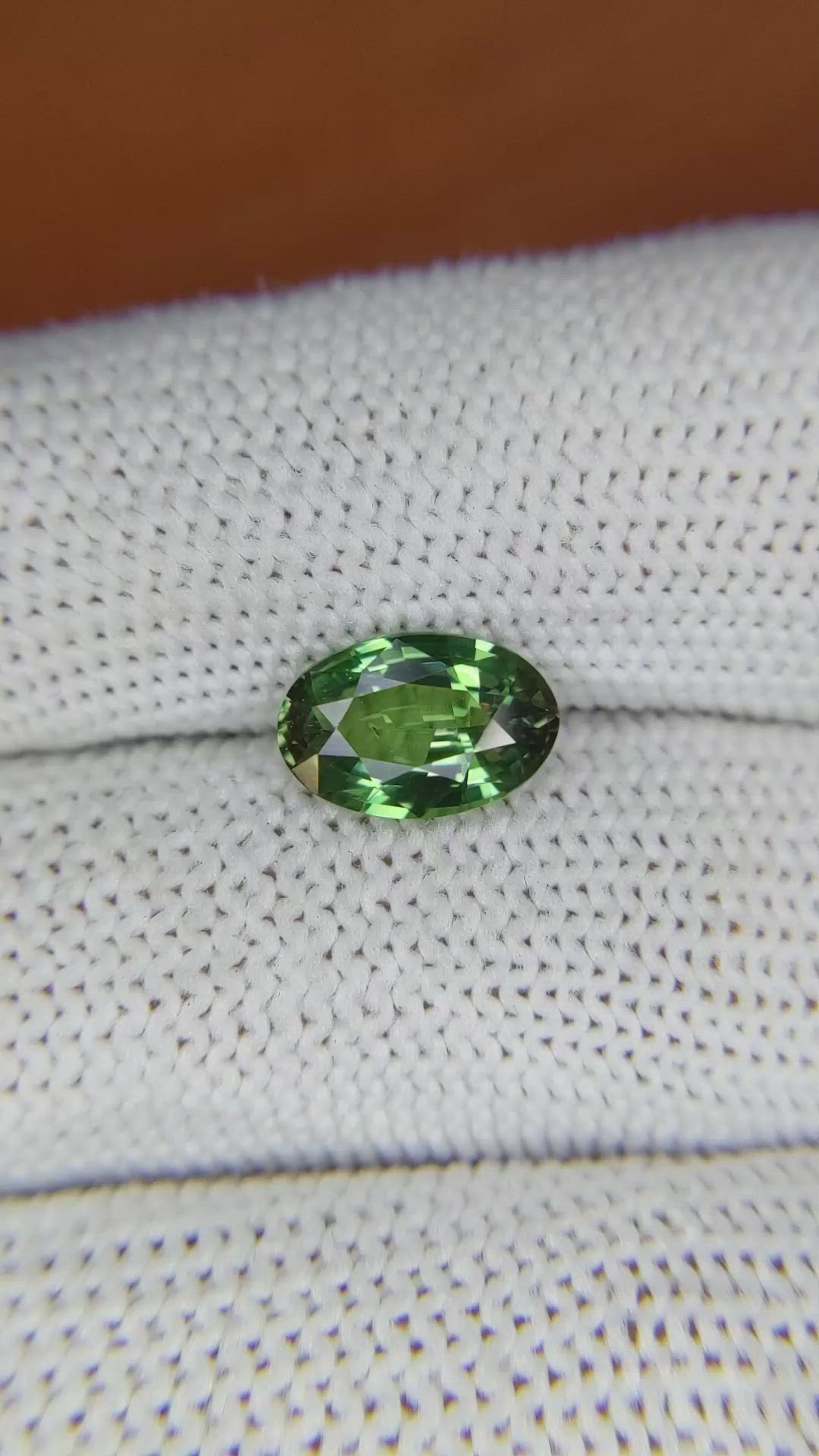 2.10 Ct. Alexandrite from Ceylon (Sri Lanka) Size Video