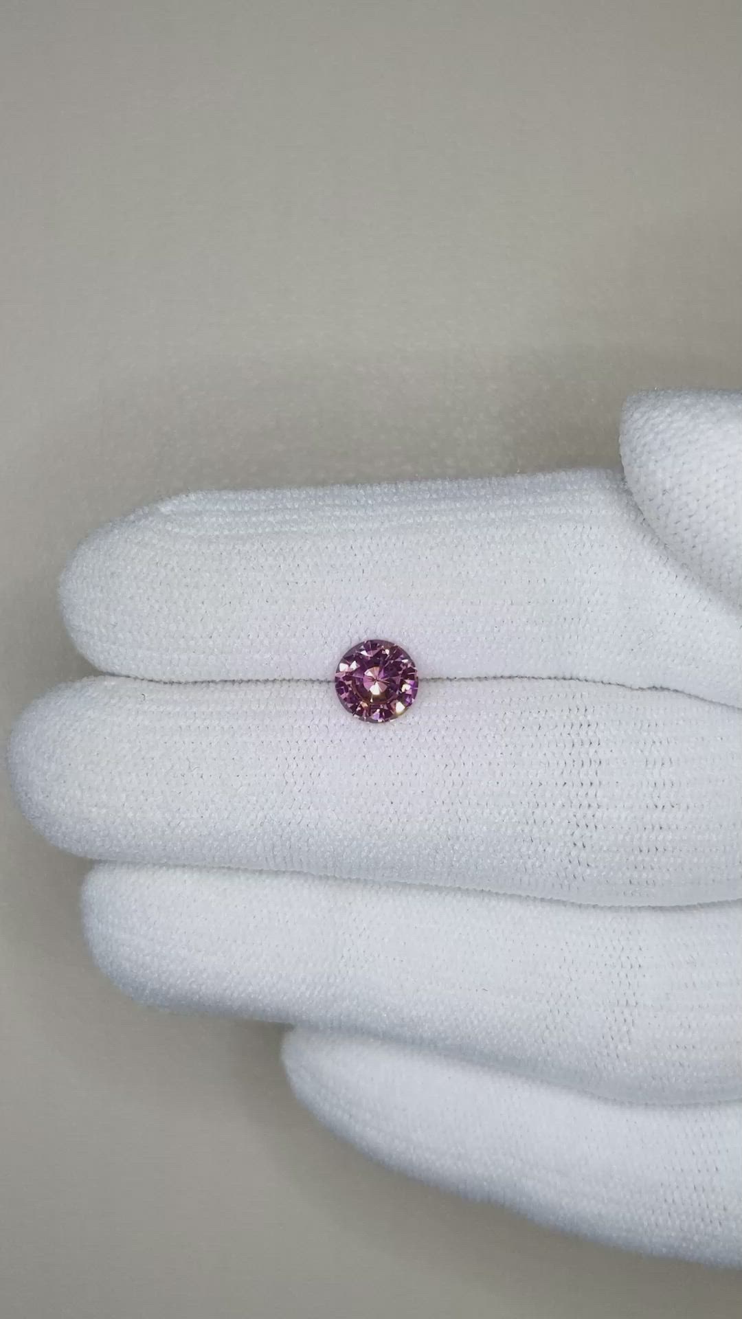 1.00 Ct. Garnet from Ceylon (Sri Lanka) Size Video