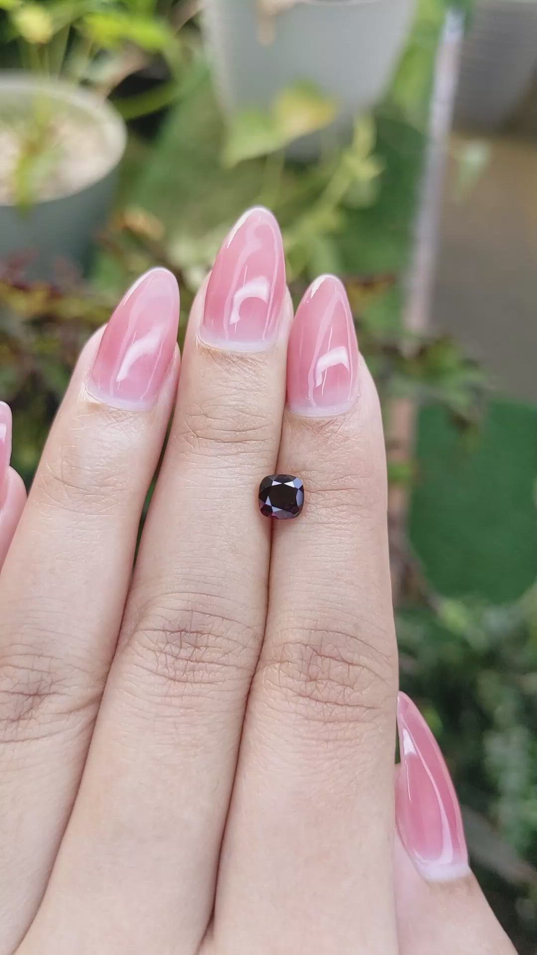 1.00 Ct. Spinel from Ceylon (Sri Lanka) Size Video