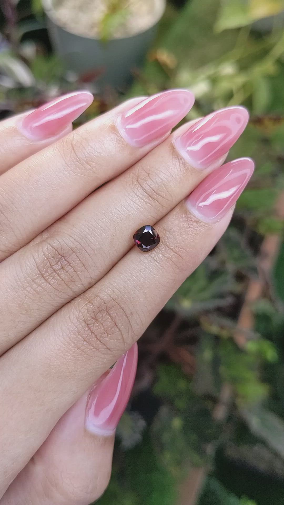 1.00 Ct. Spinel from Ceylon (Sri Lanka) Size Video