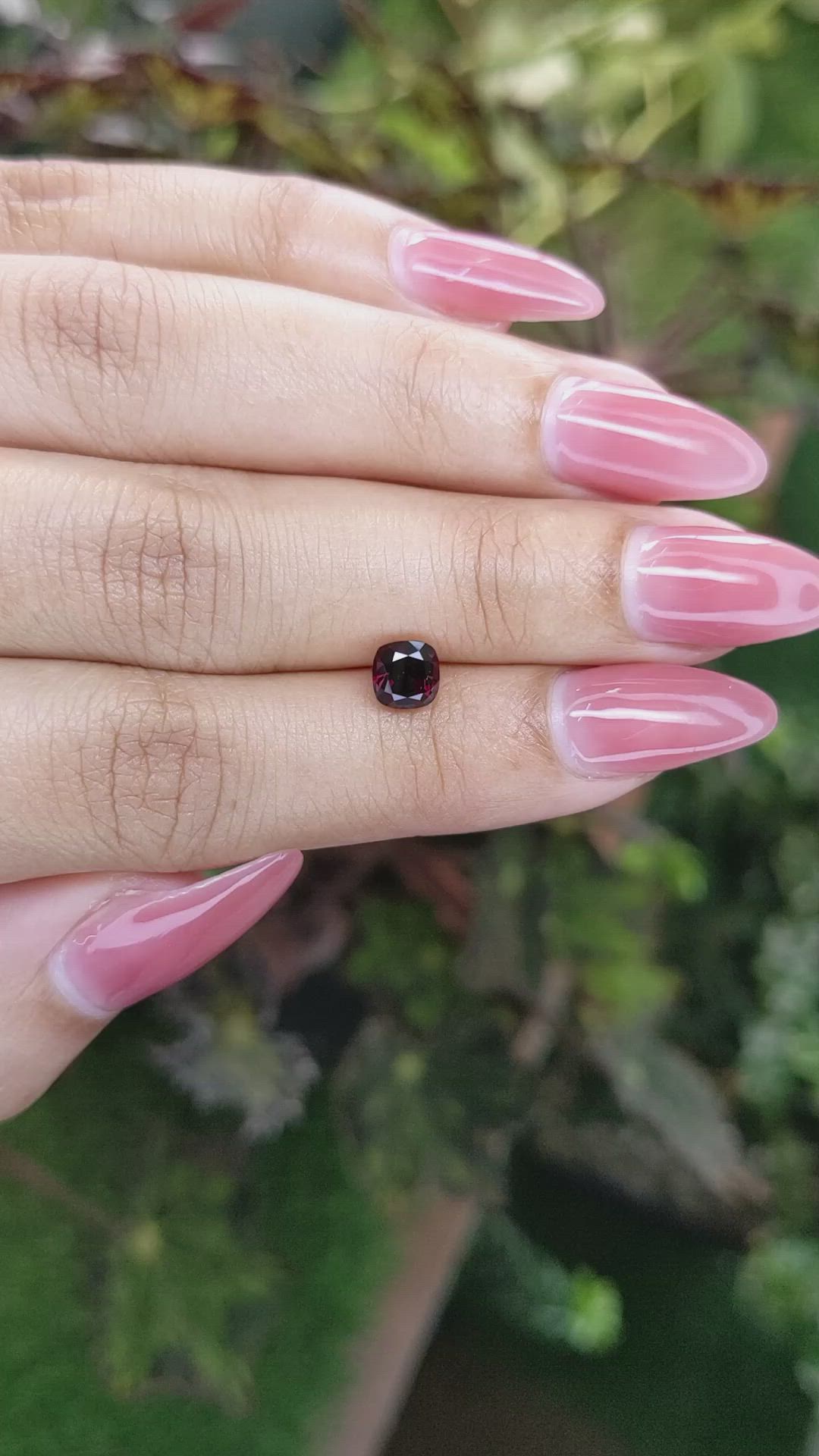 1.00 Ct. Spinel from Ceylon (Sri Lanka) Size Video