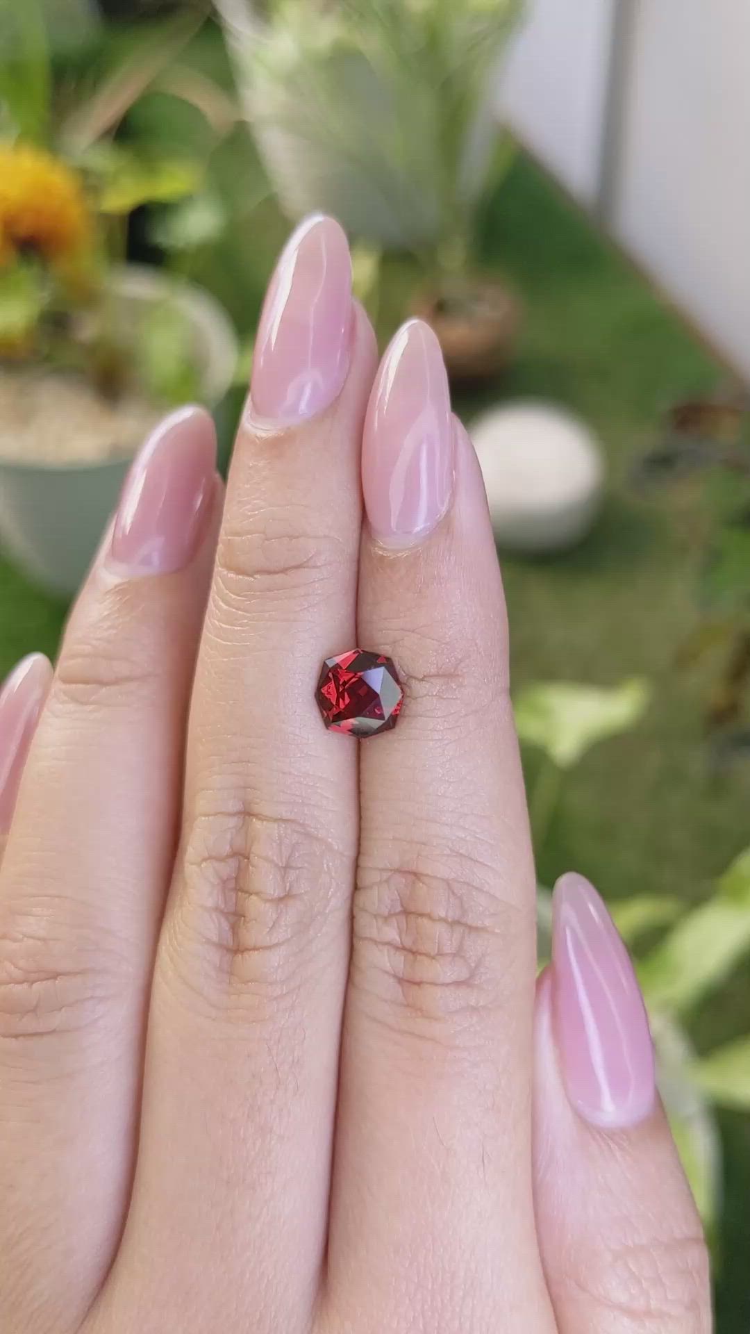 1.71 Ct. Garnet from Ceylon (Sri Lanka) Size Video