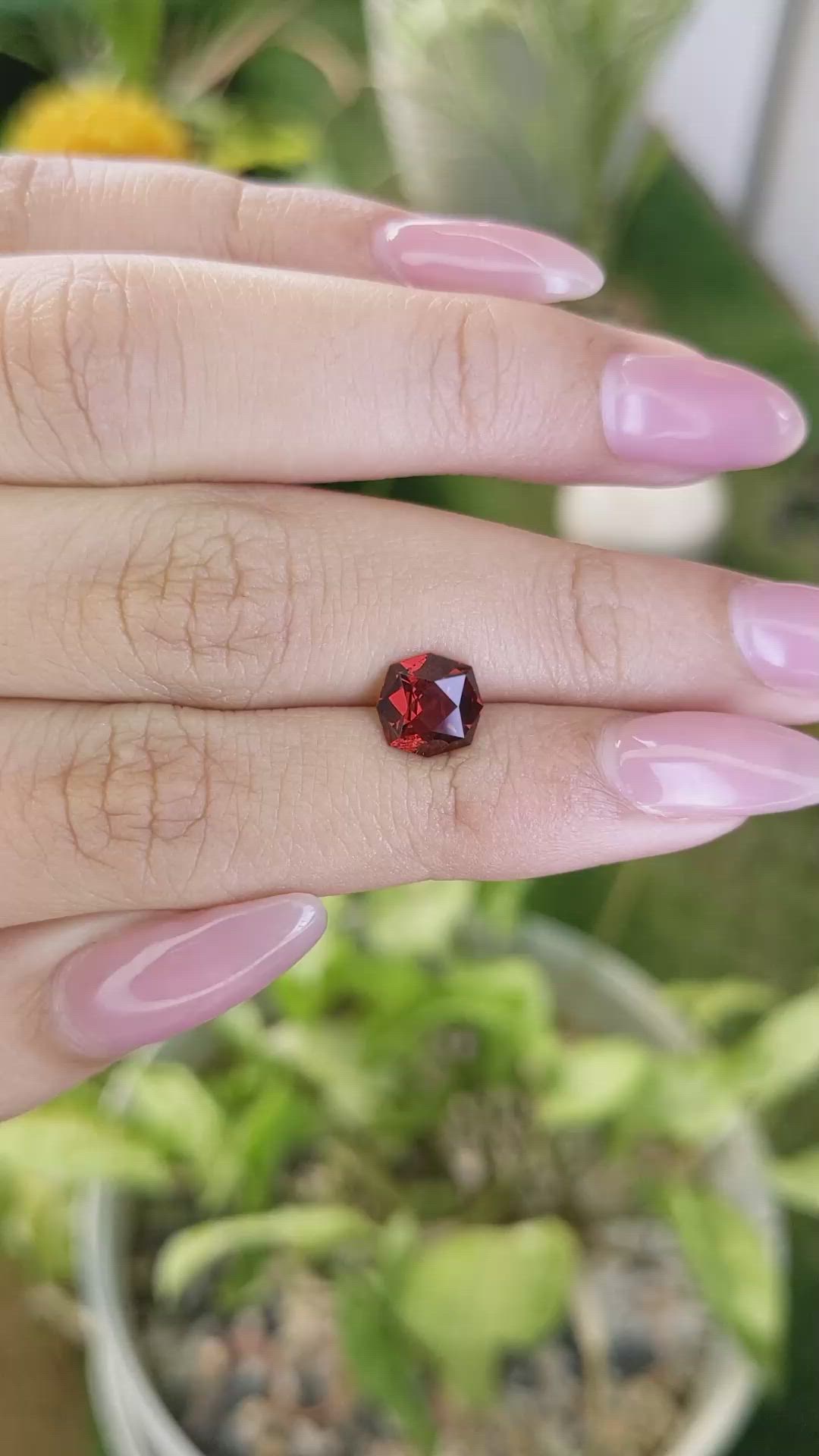 1.71 Ct. Garnet from Ceylon (Sri Lanka) Size Video