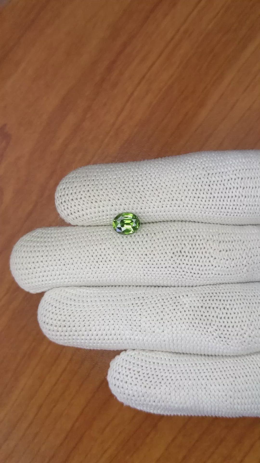 1.08 Ct. Zircon from Ceylon (Sri Lanka) Size Video