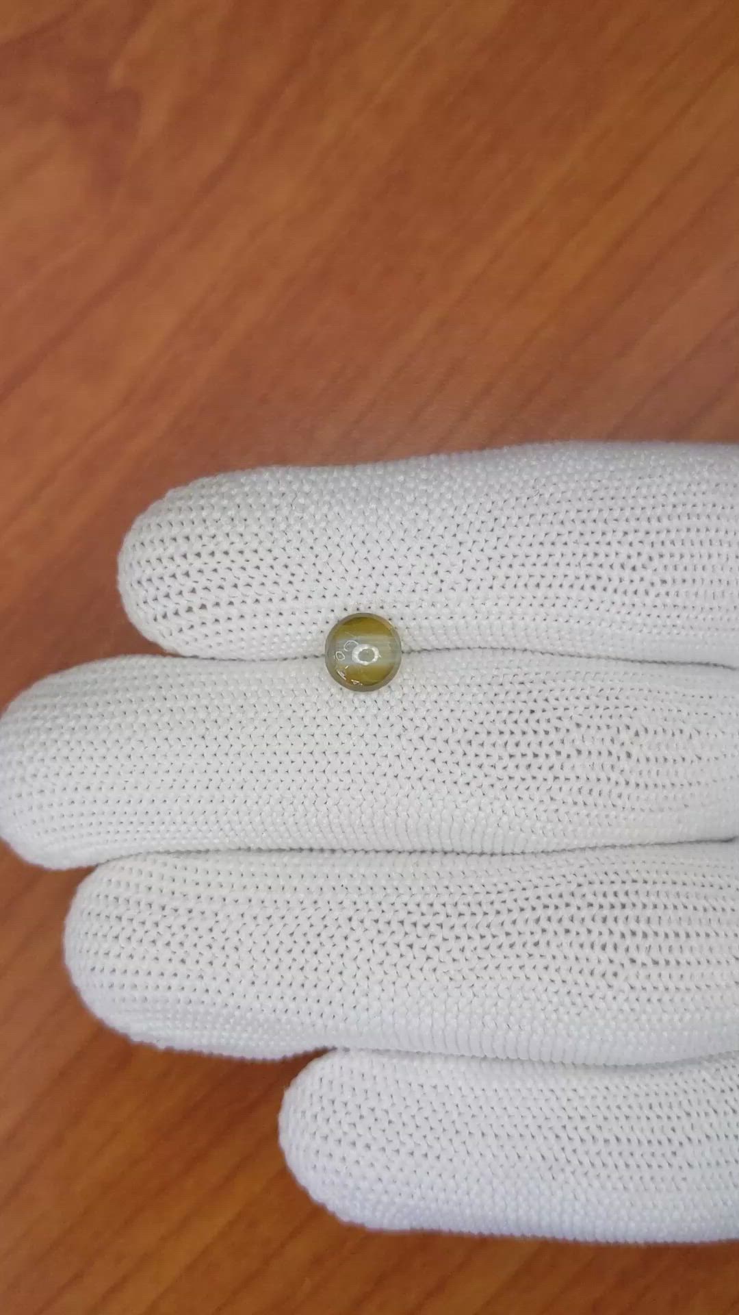 1.47 Ct. Cabochon Chrysoberyl from Ceylon (Sri Lanka) Size Video