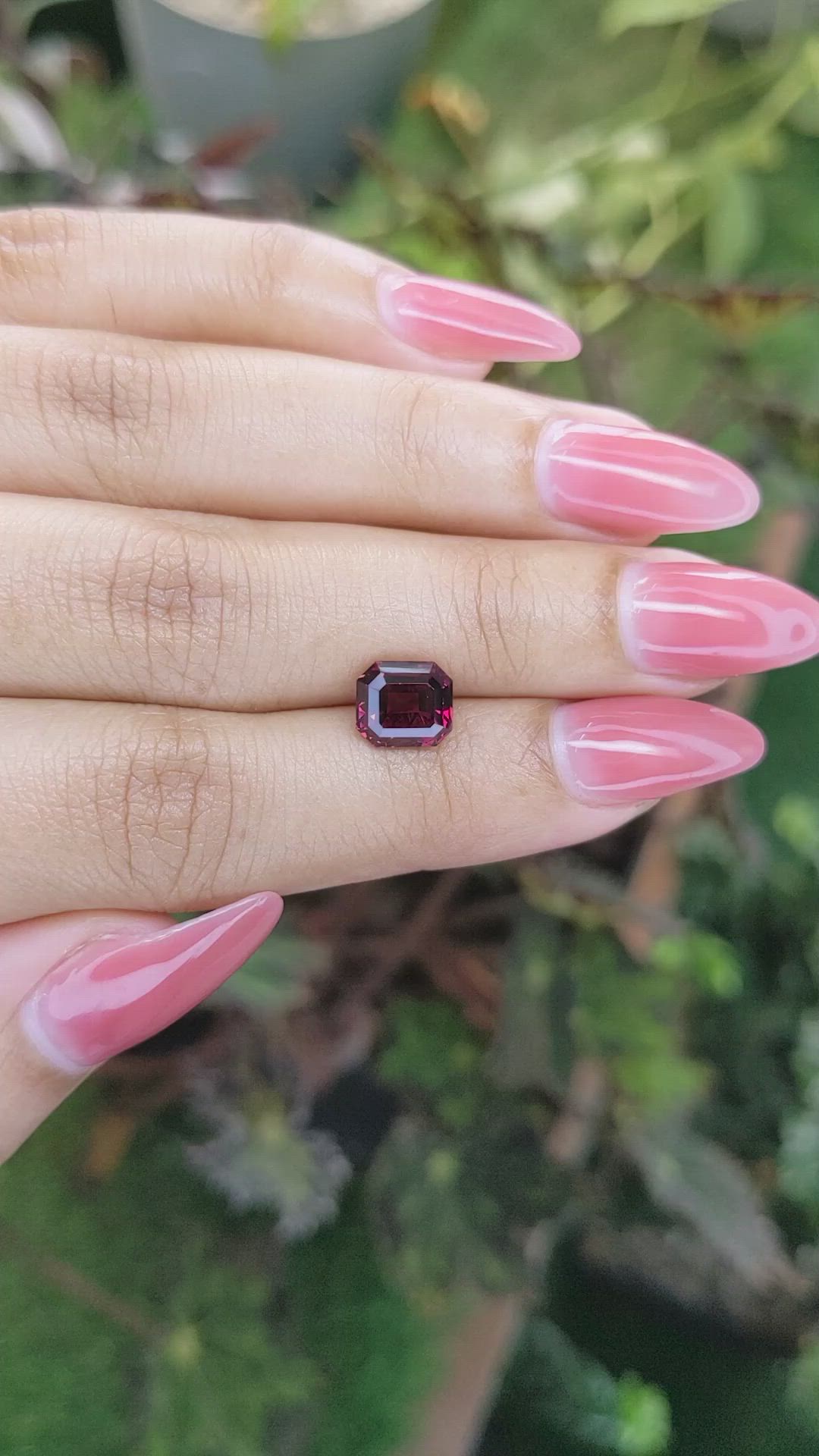 2.76 Ct. Rhodolite Garnet from Ceylon (Sri Lanka) Size Video