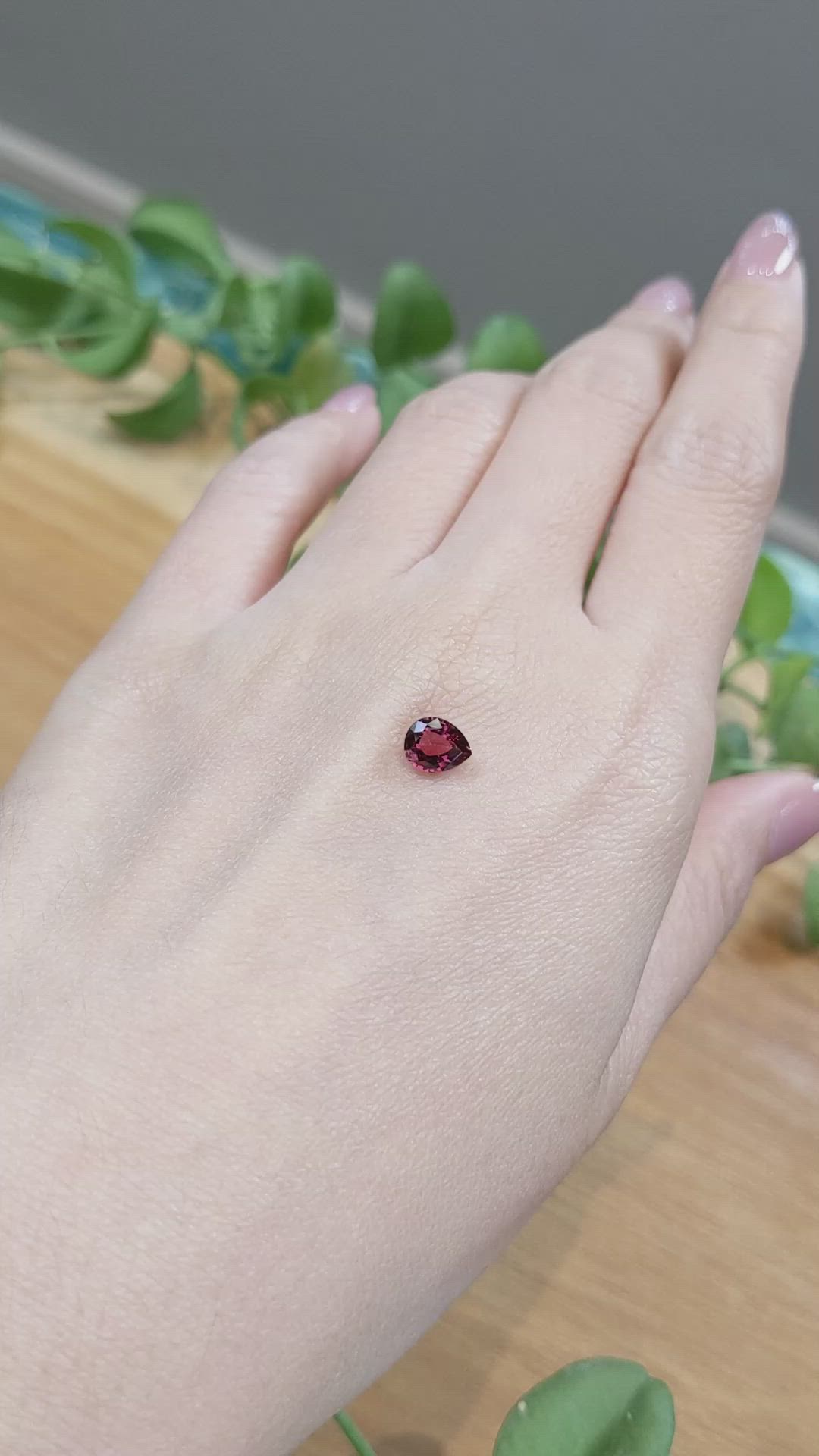1.03 Ct. Garnet from Ceylon (Sri Lanka) Size Video