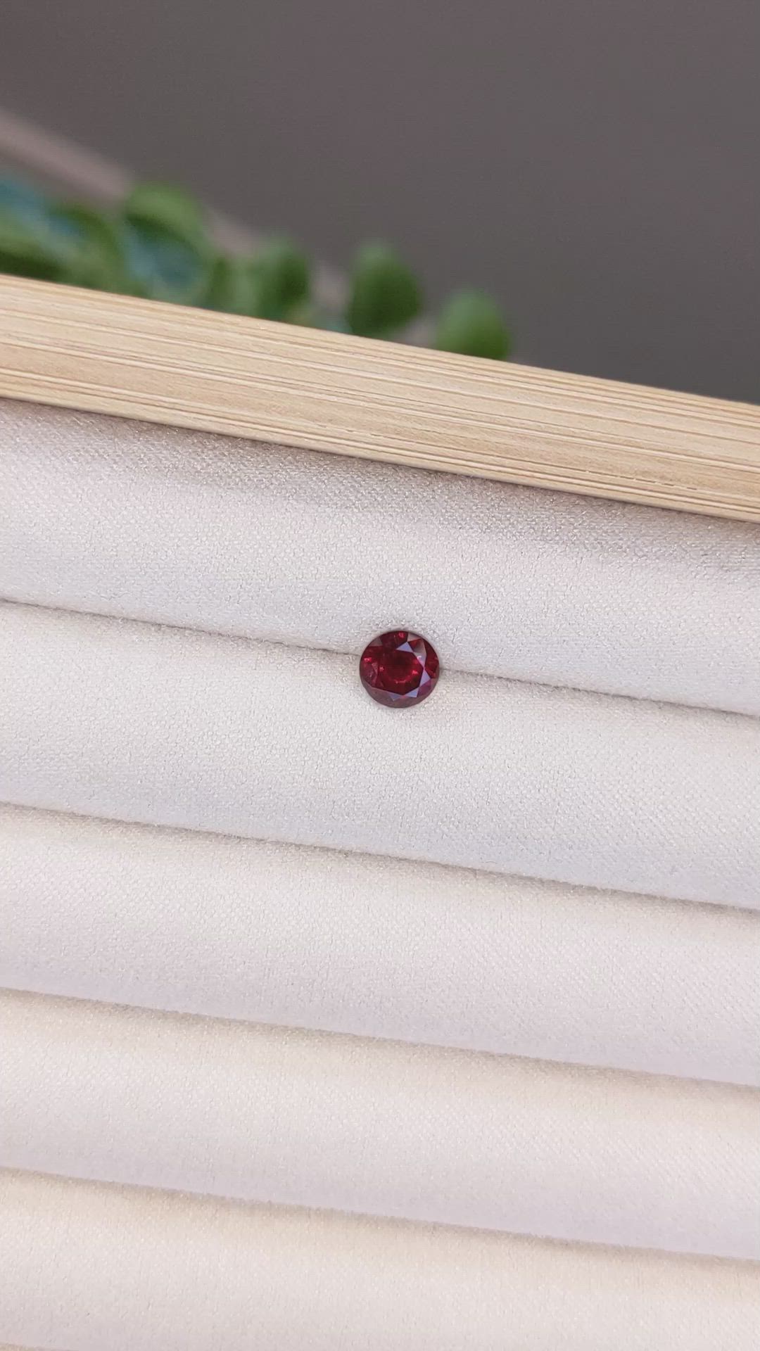 1.27 Ct. Garnet from Ceylon (Sri Lanka) Size Video