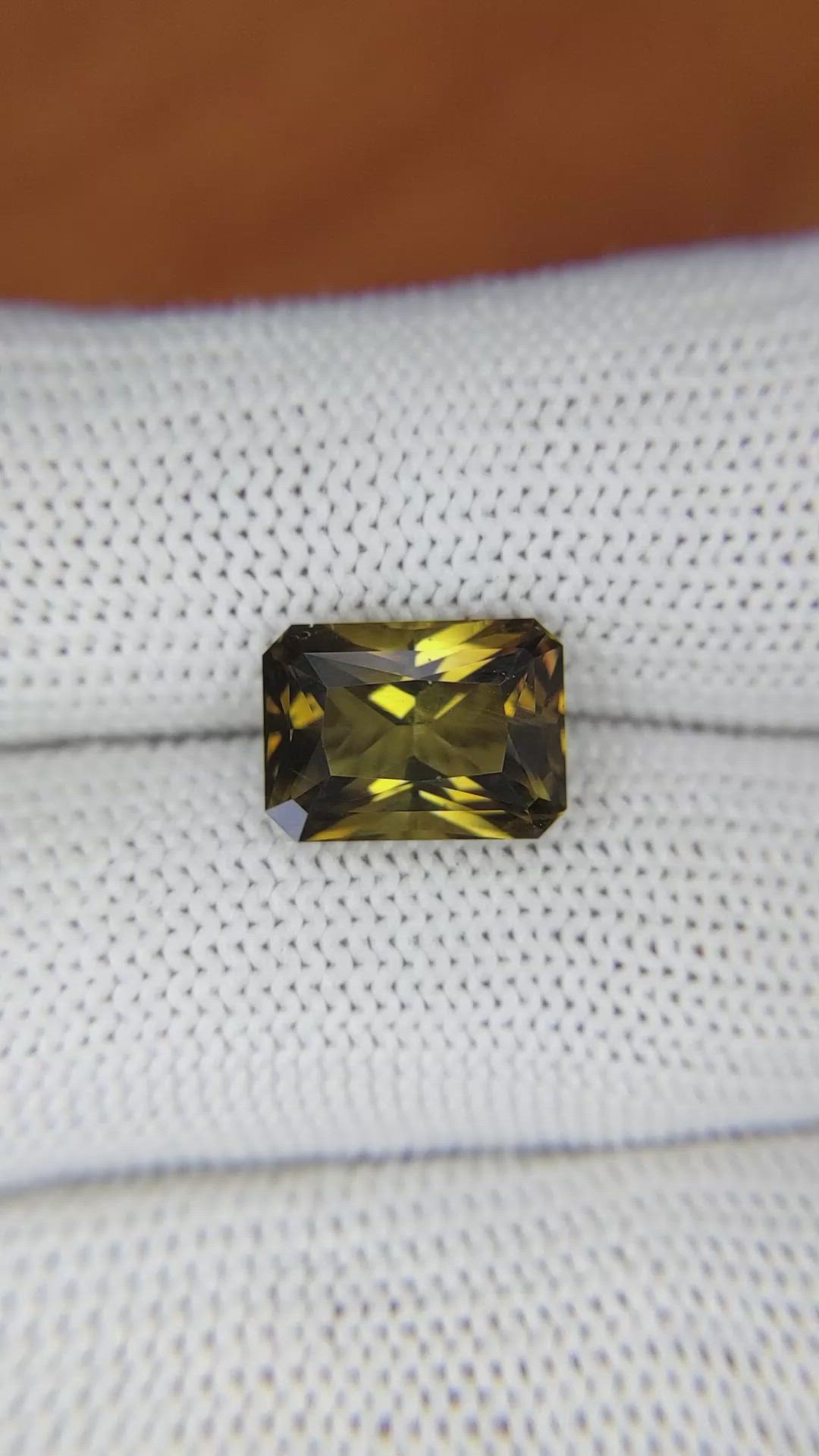 4.56 Ct. Chrysoberyl from Ceylon (Sri Lanka) Size Video