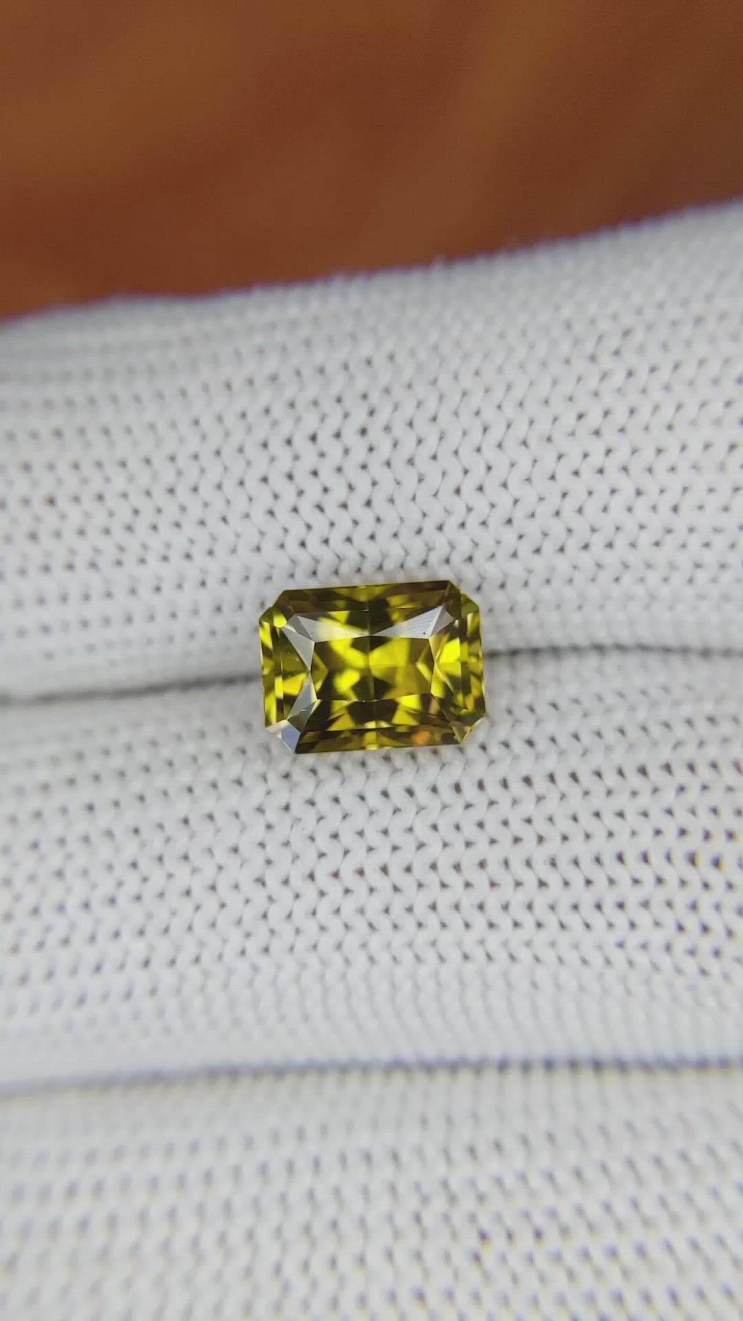 2.83 Ct. Chrysoberyl from Ceylon (Sri Lanka) Size Video