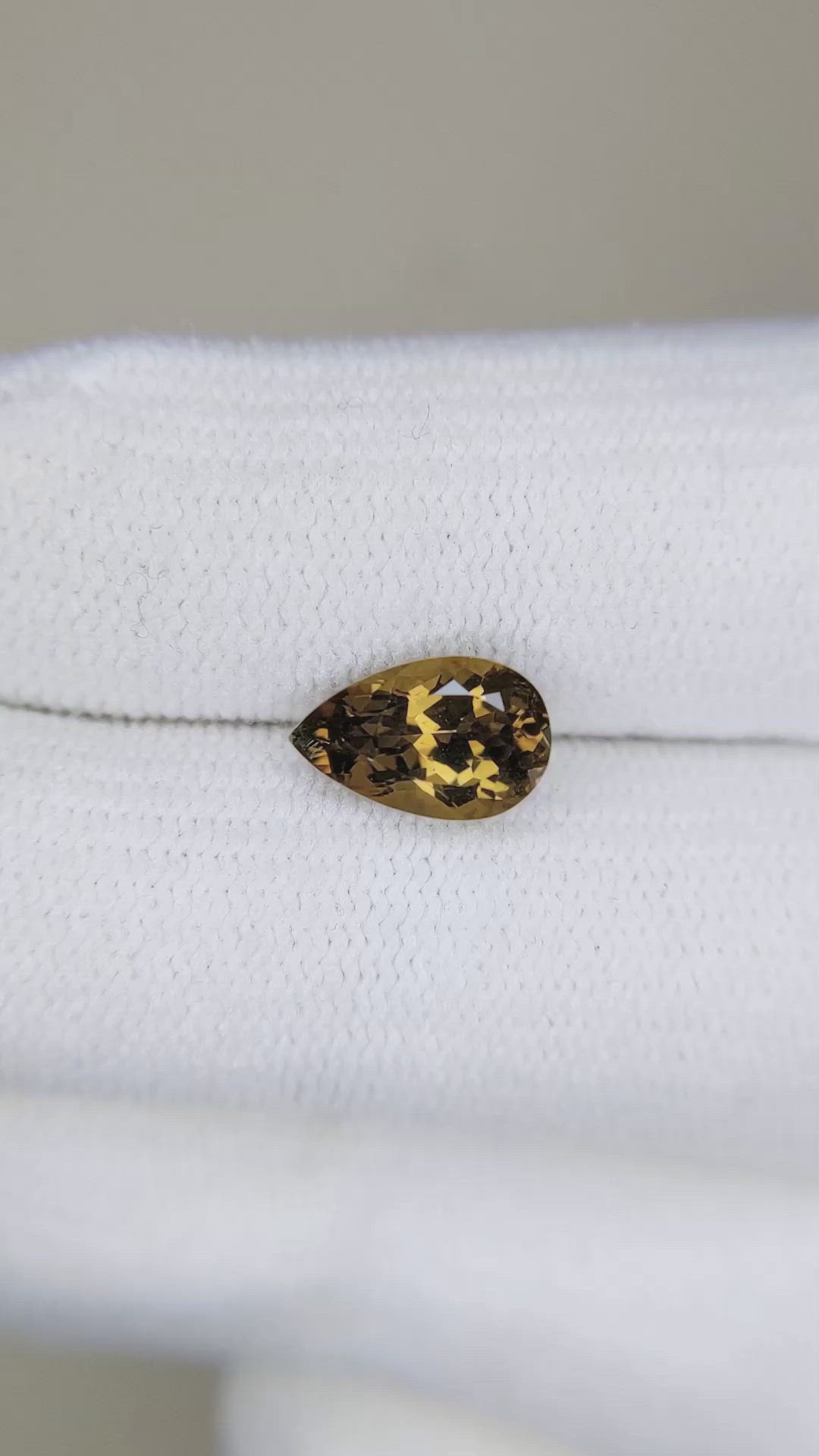 1.88 Ct. Alexandrite from Ceylon (Sri Lanka) Size Video