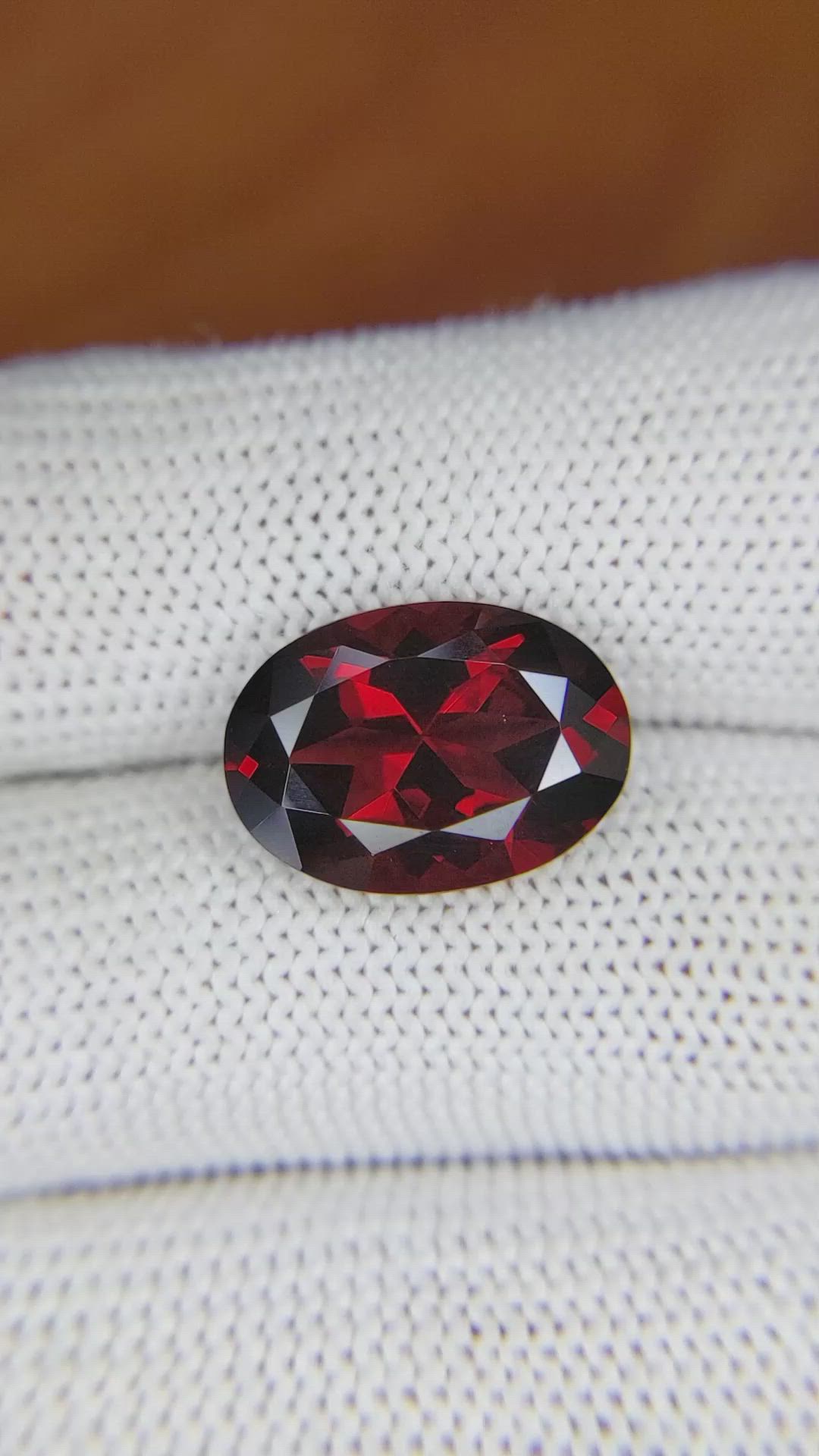 8.21 Ct. Rhodolite Garnet from Ceylon (Sri Lanka) Size Video