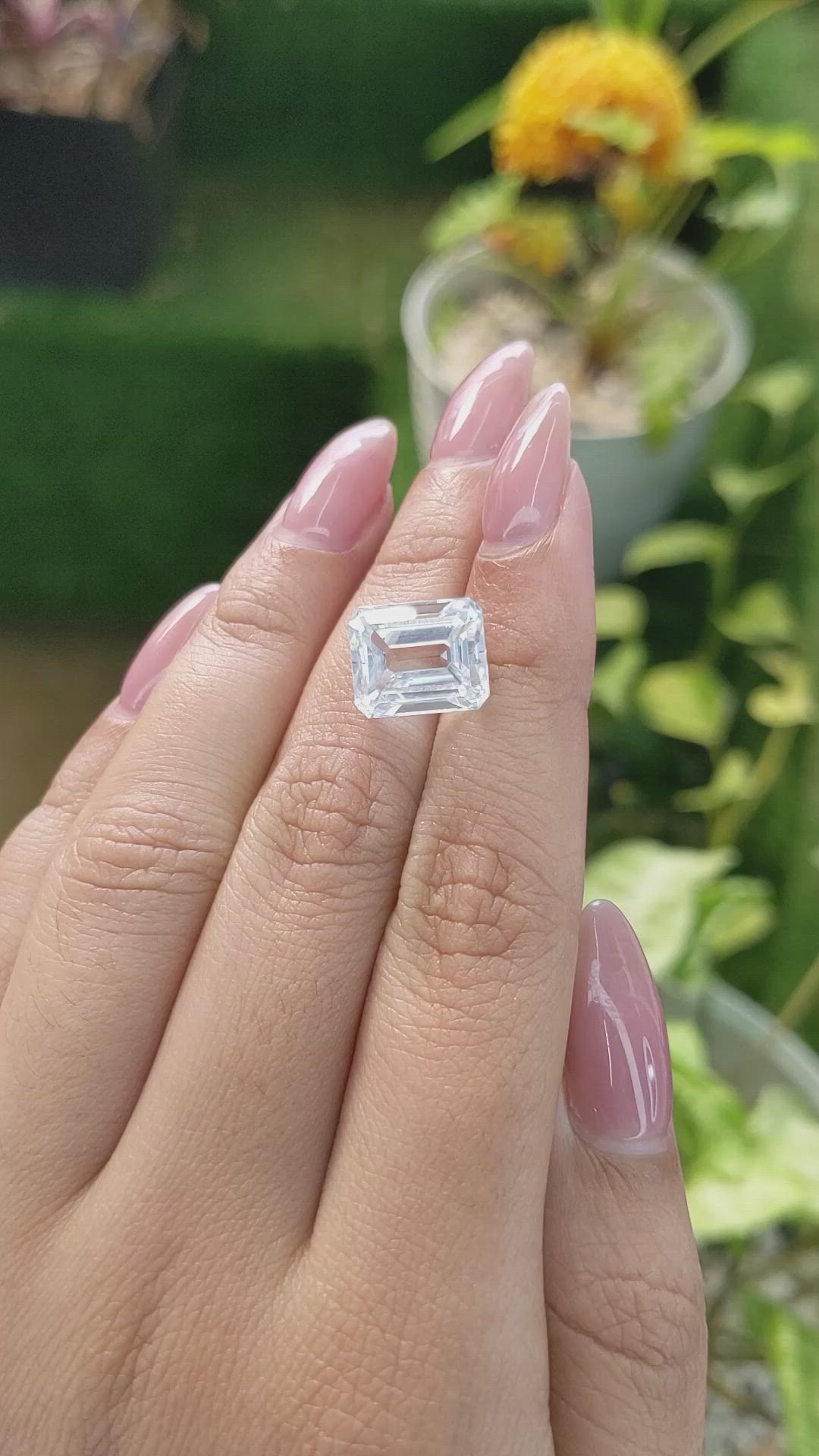 10.22 Ct. Zircon from Ceylon (Sri Lanka) Size Video