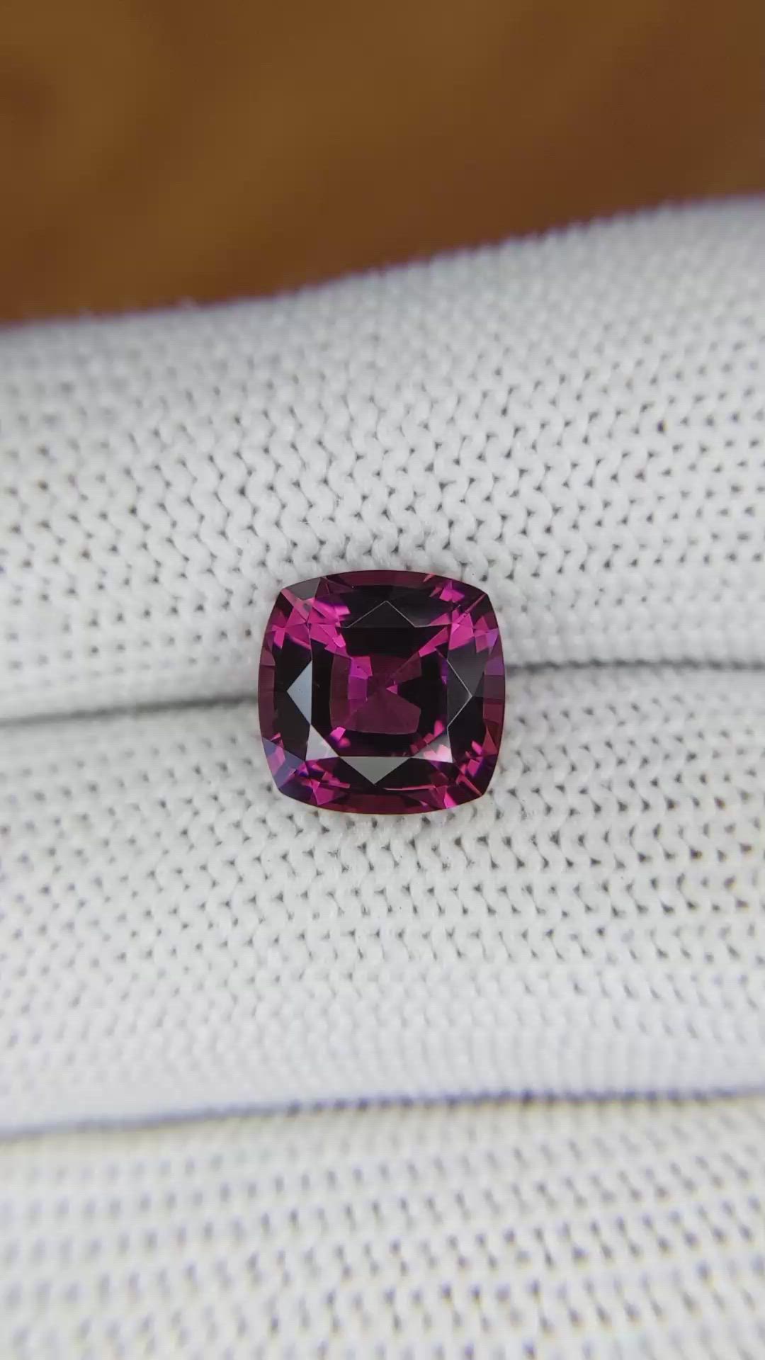 4.53 Ct. Spinel from Ceylon (Sri Lanka) Size Video