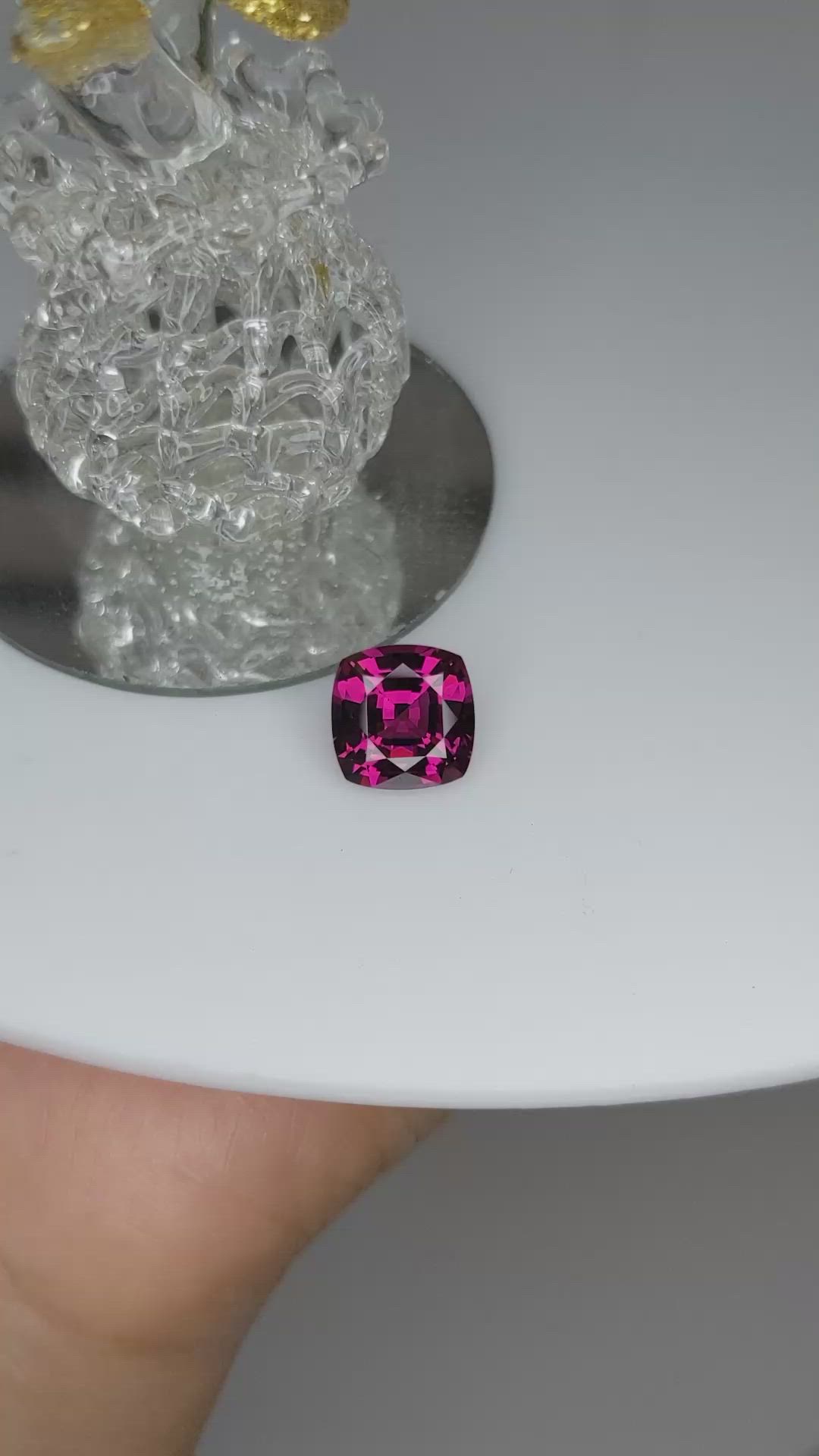 4.53 Ct. Spinel from Ceylon (Sri Lanka) Size Video