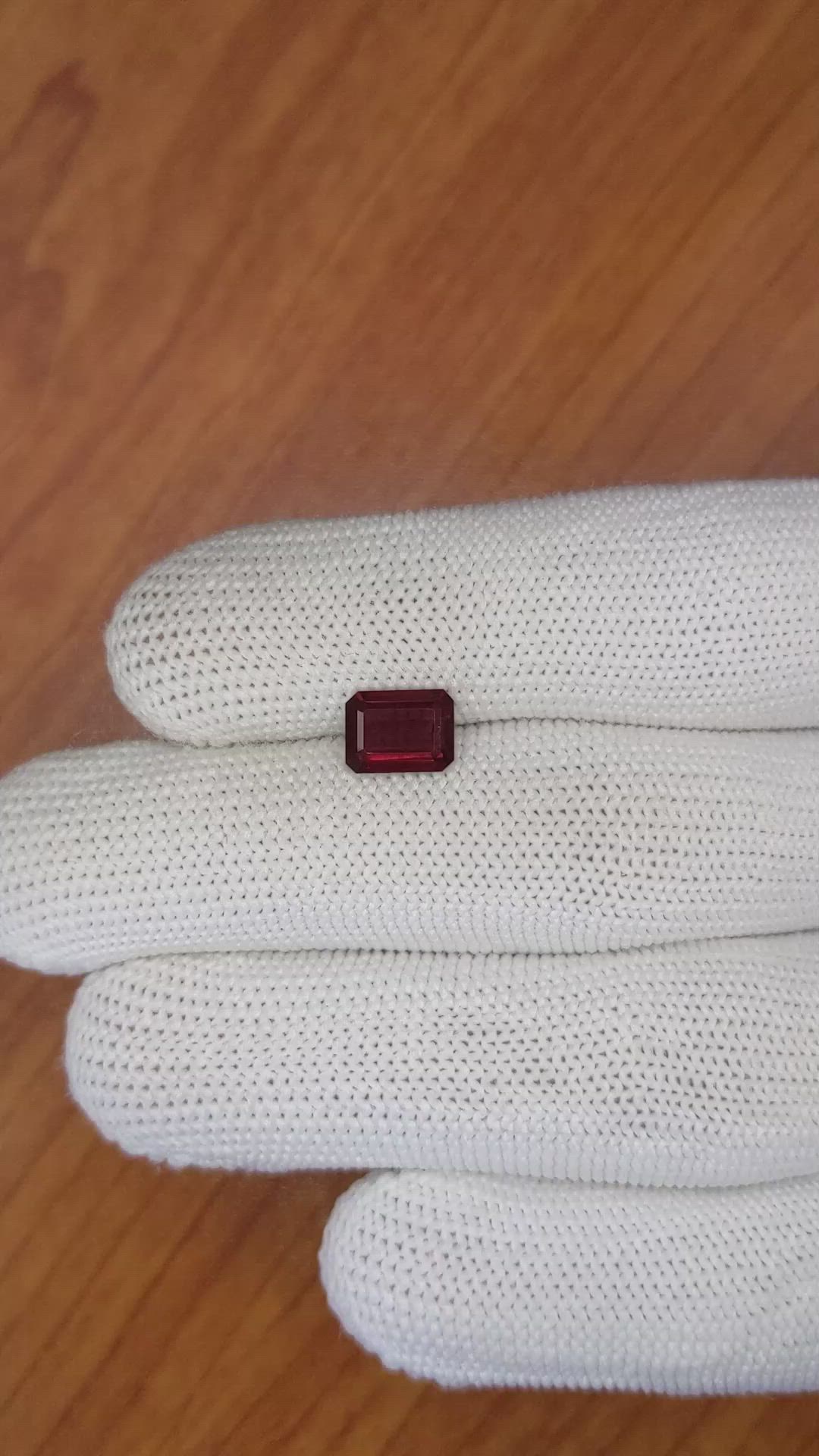 1.83 Ct. Garnet from Ceylon (Sri Lanka) Size Video