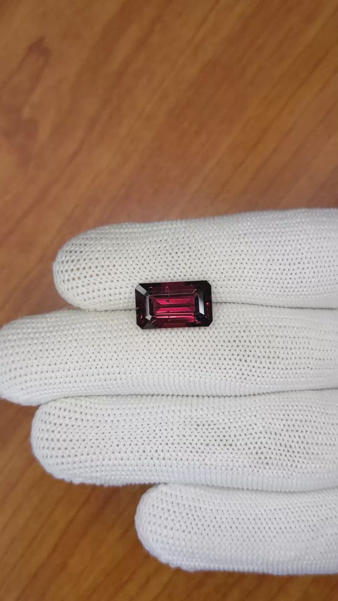 6.62 Ct. Almandine Garnet from Ceylon (Sri Lanka) Size Video