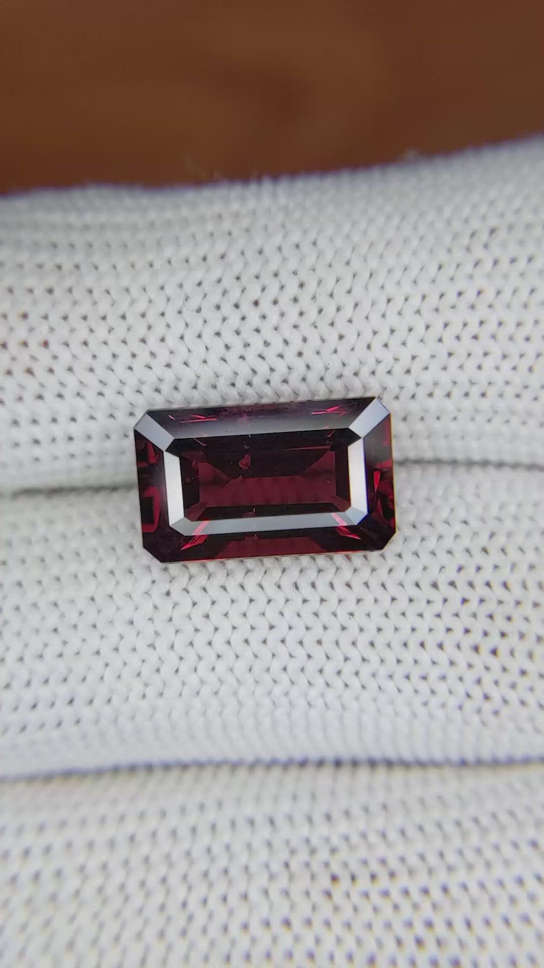 6.62 Ct. Almandine Garnet from Ceylon (Sri Lanka) Size Video