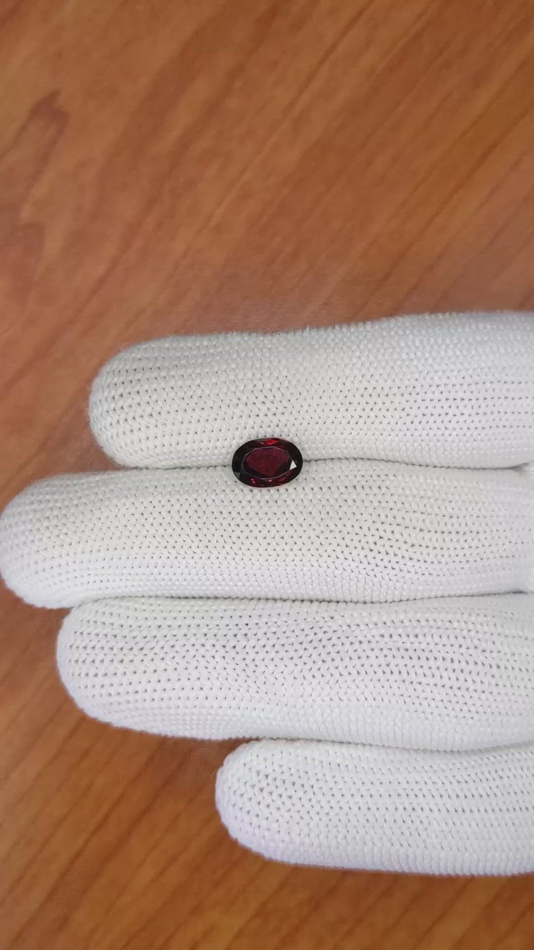 1.72 Ct. Almandine Garnet from Ceylon (Sri Lanka) Size Video