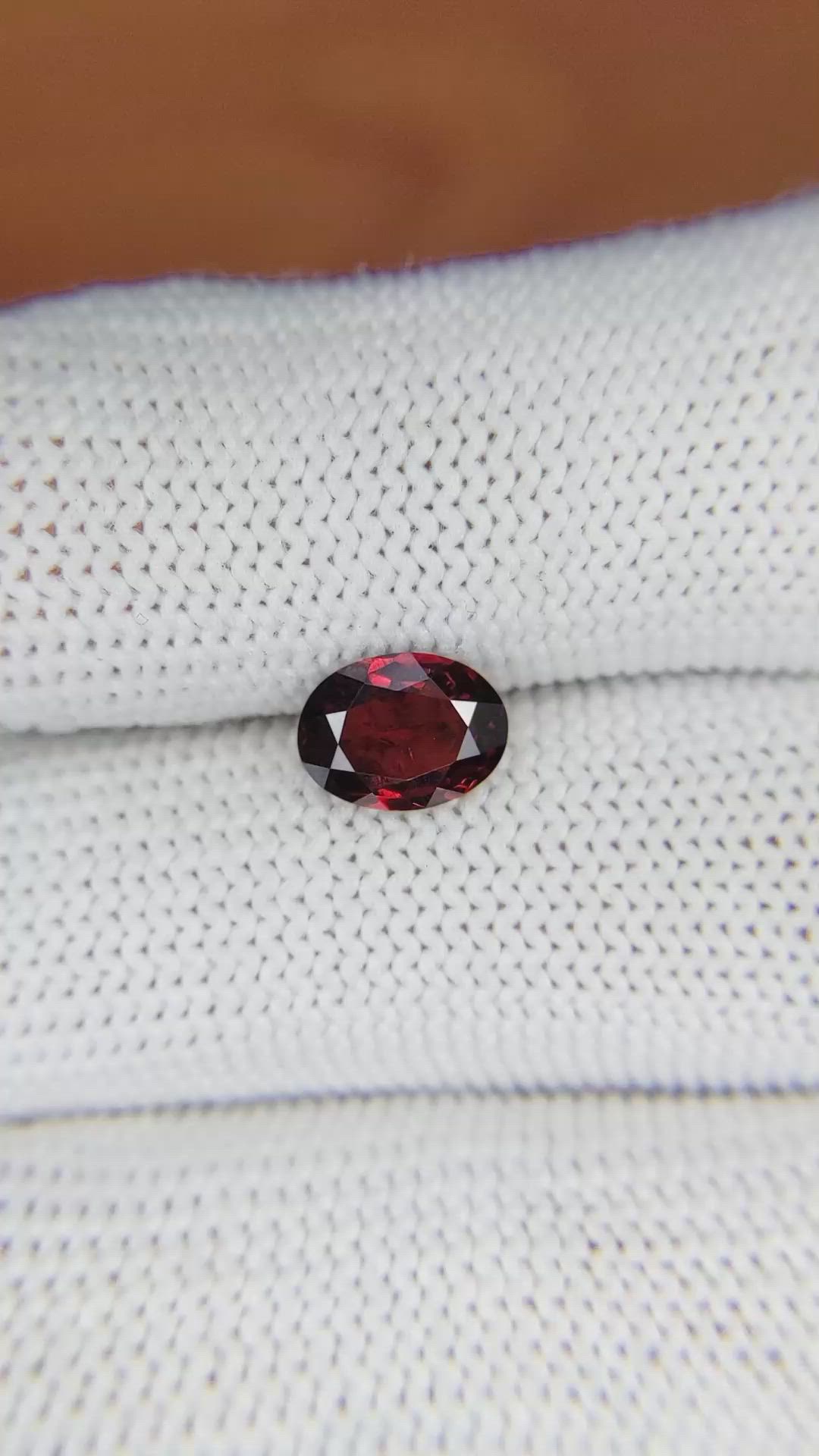 1.40 Ct. Almandine Garnet from Ceylon (Sri Lanka) Size Video