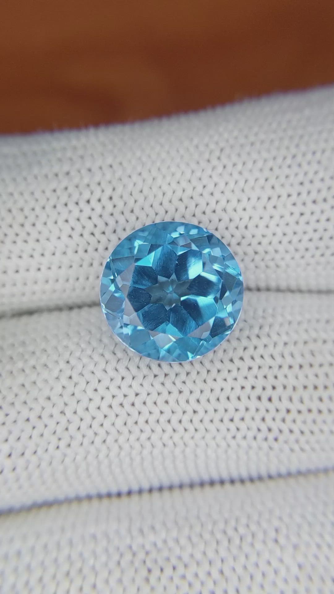 8.73 Ct. Topaz from Ceylon (Sri Lanka) Size Video