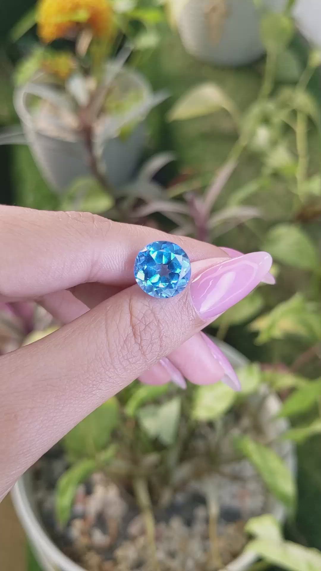 8.73 Ct. Topaz from Ceylon (Sri Lanka) Size Video