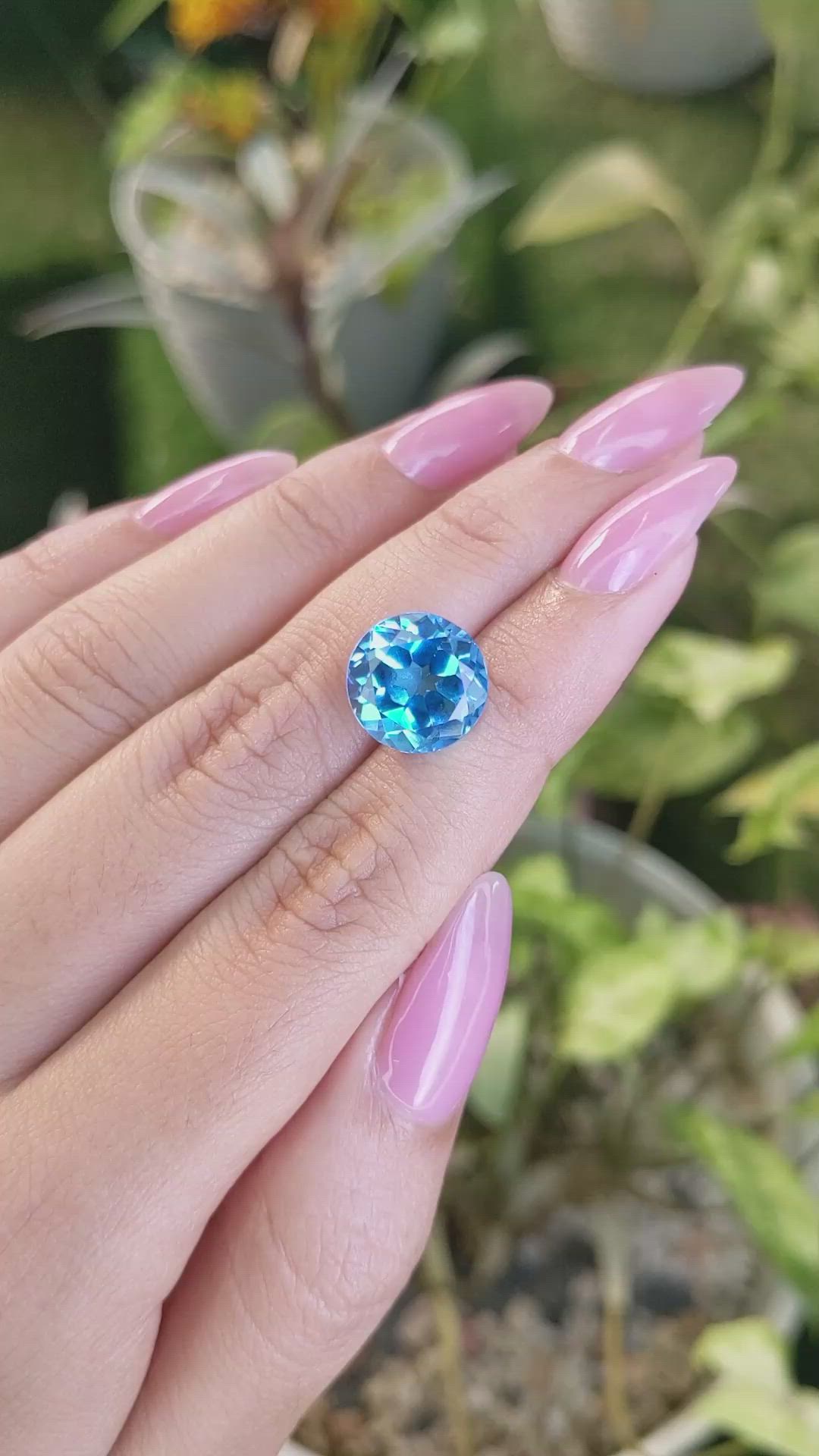 8.73 Ct. Topaz from Ceylon (Sri Lanka) Size Video