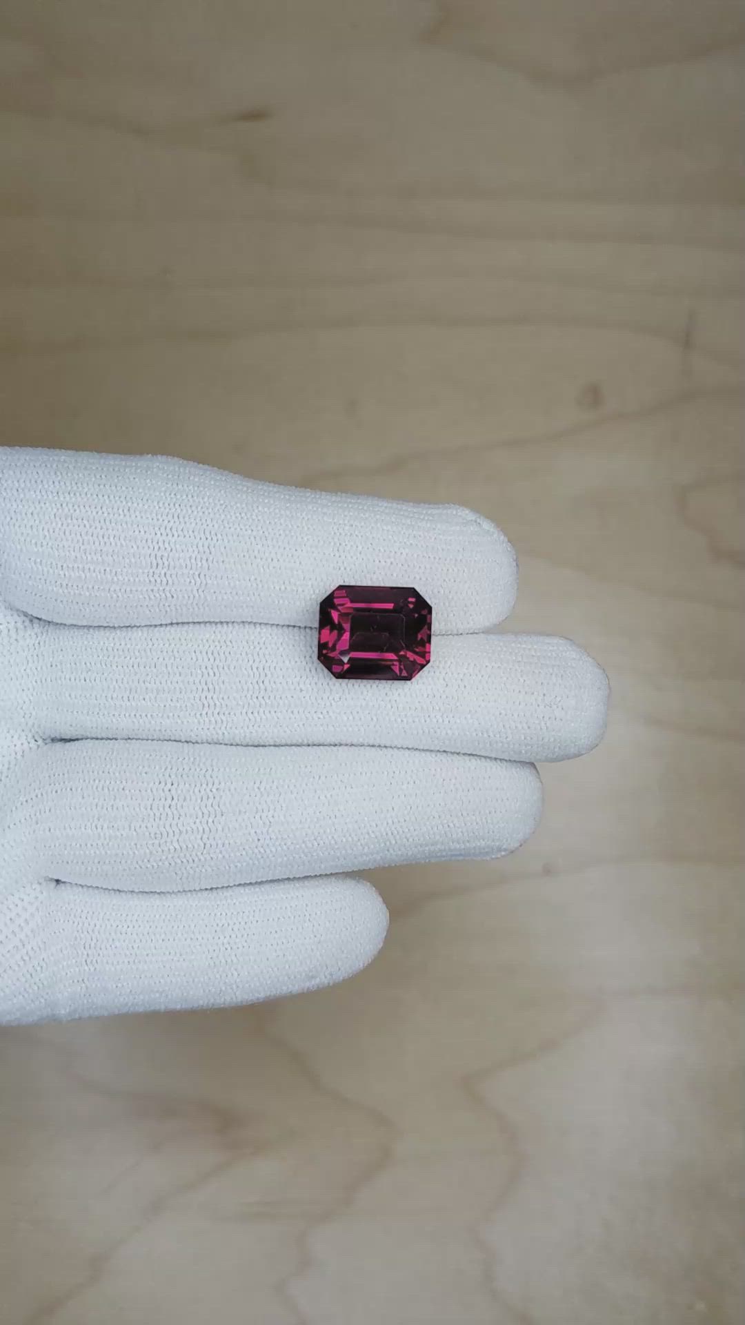 10.34 Ct. Garnet from Ceylon (Sri Lanka) Size Video