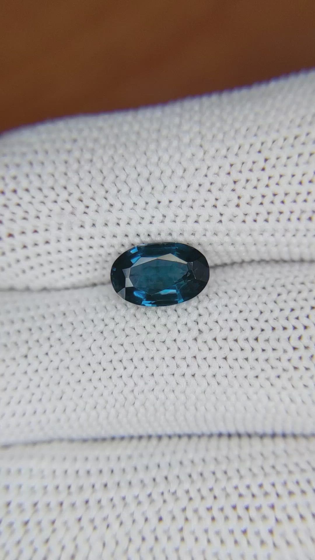 1.79 Ct. Spinel from Ceylon (Sri Lanka) Size Video