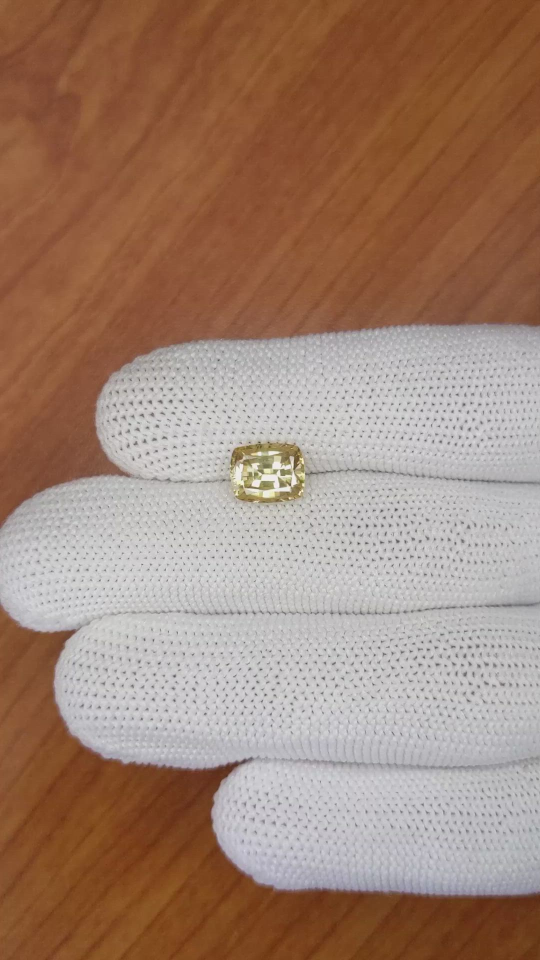 3.23 Ct. Zircon from Ceylon (Sri Lanka) Size Video