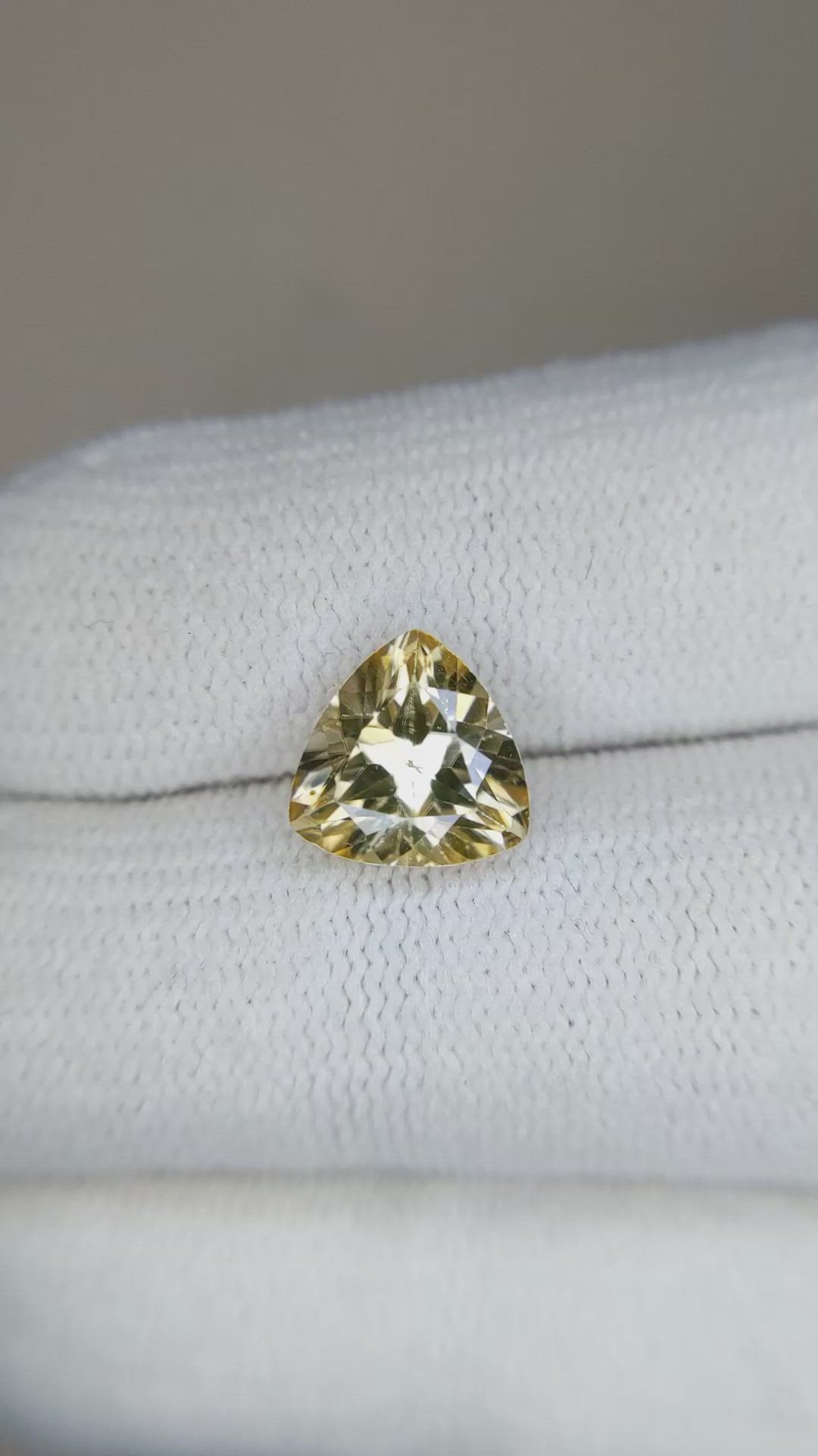 3.16 Ct. Zircon from Ceylon (Sri Lanka) Size Video