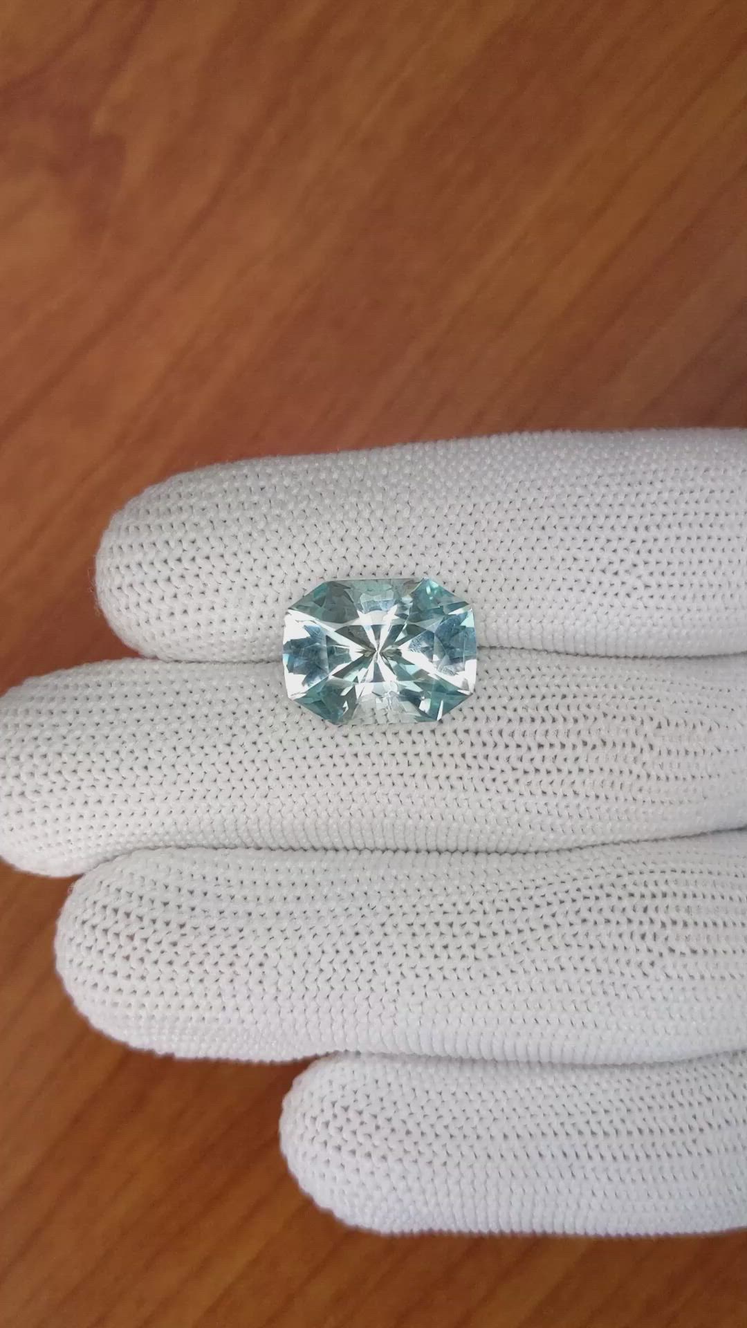 9.10 Ct. Topaz from Ceylon (Sri Lanka) Size Video