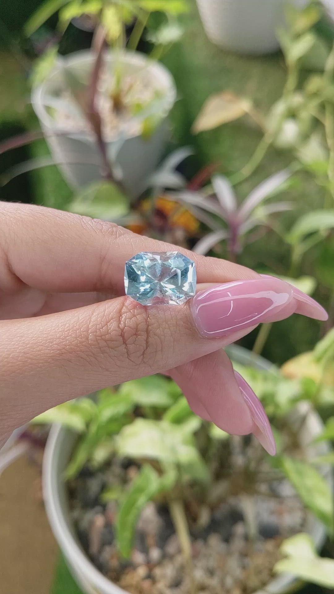 9.10 Ct. Topaz from Ceylon (Sri Lanka) Size Video
