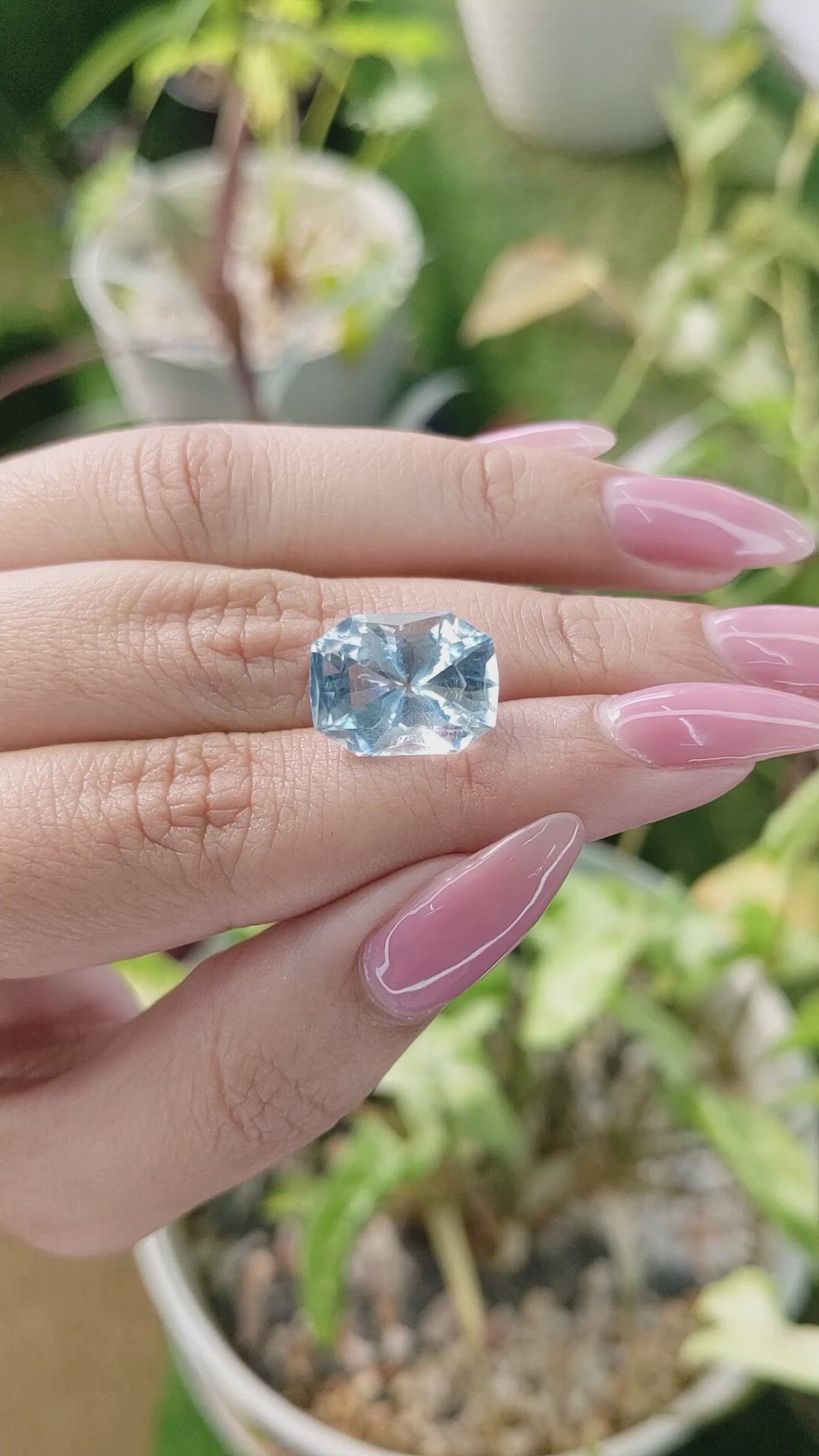 9.10 Ct. Topaz from Ceylon (Sri Lanka) Size Video