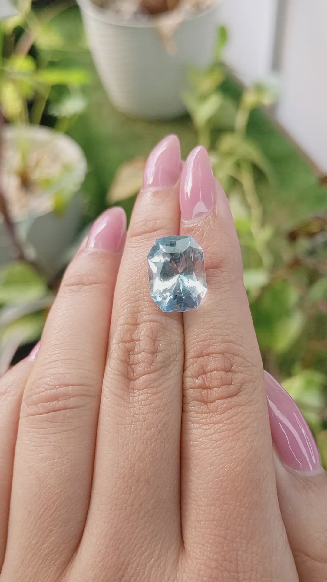 9.10 Ct. Topaz from Ceylon (Sri Lanka) Size Video