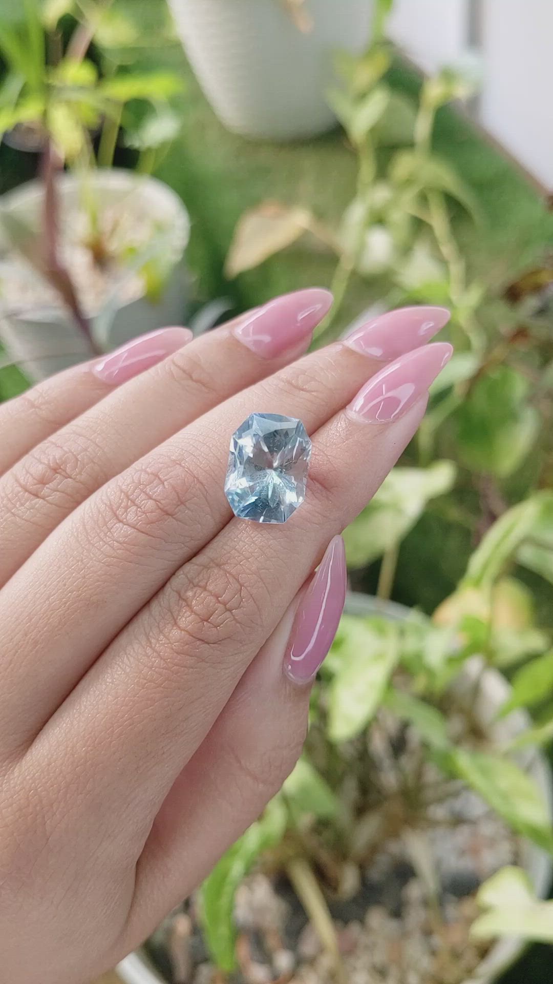 9.10 Ct. Topaz from Ceylon (Sri Lanka) Size Video